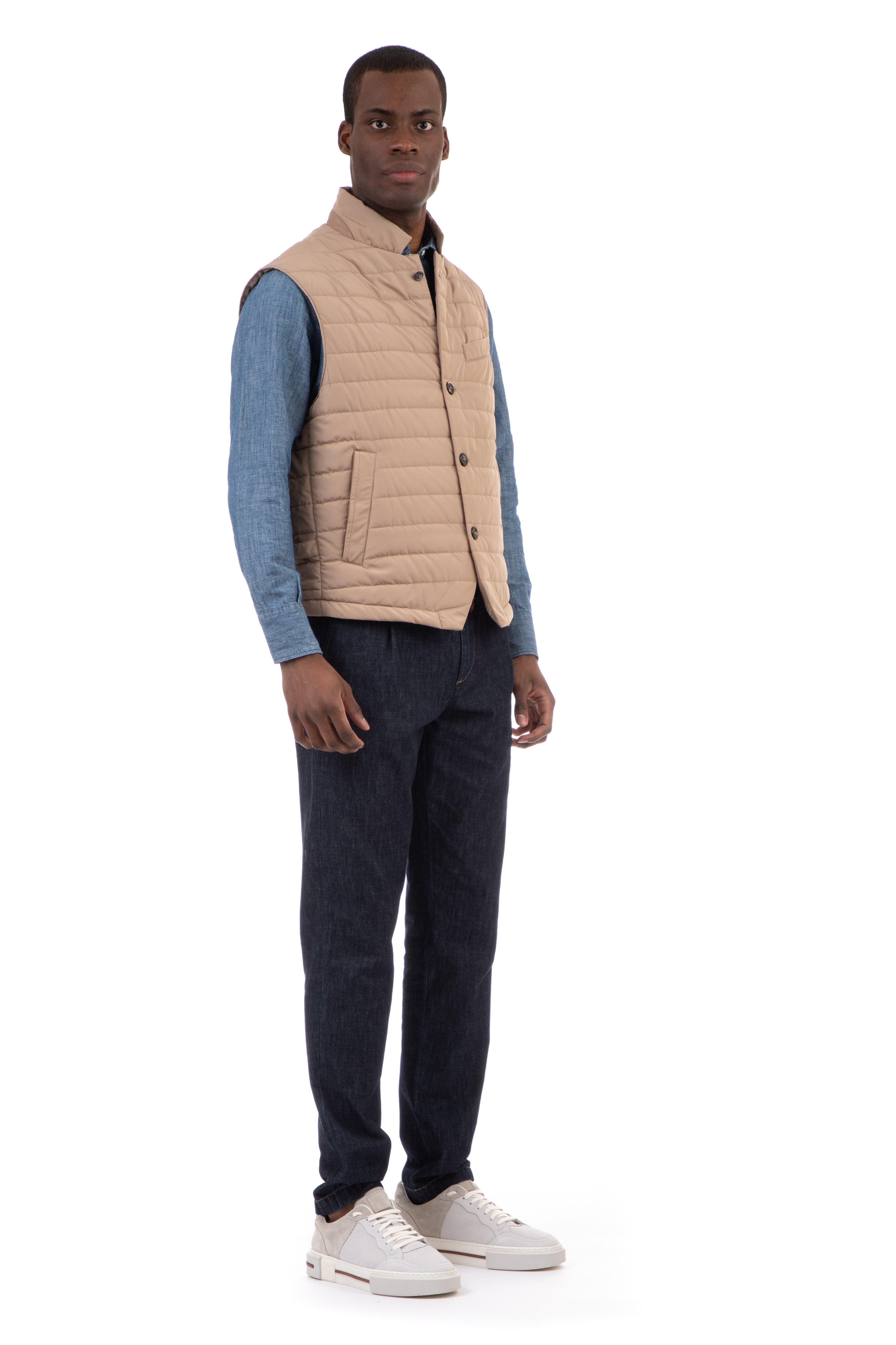Vest with buttons padded in thermal wadding