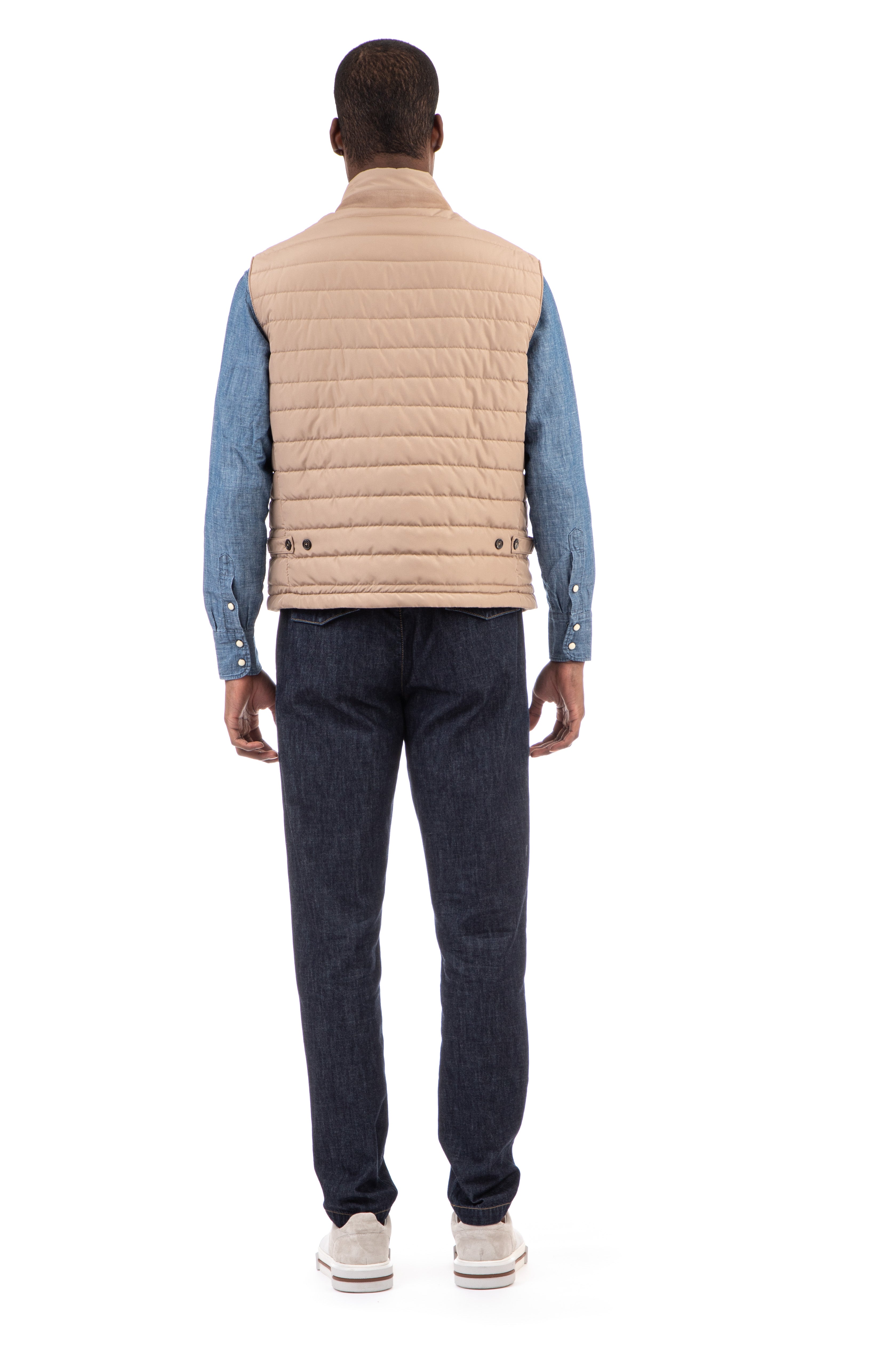 Gilet con bottoni imbottito in ovatta termica