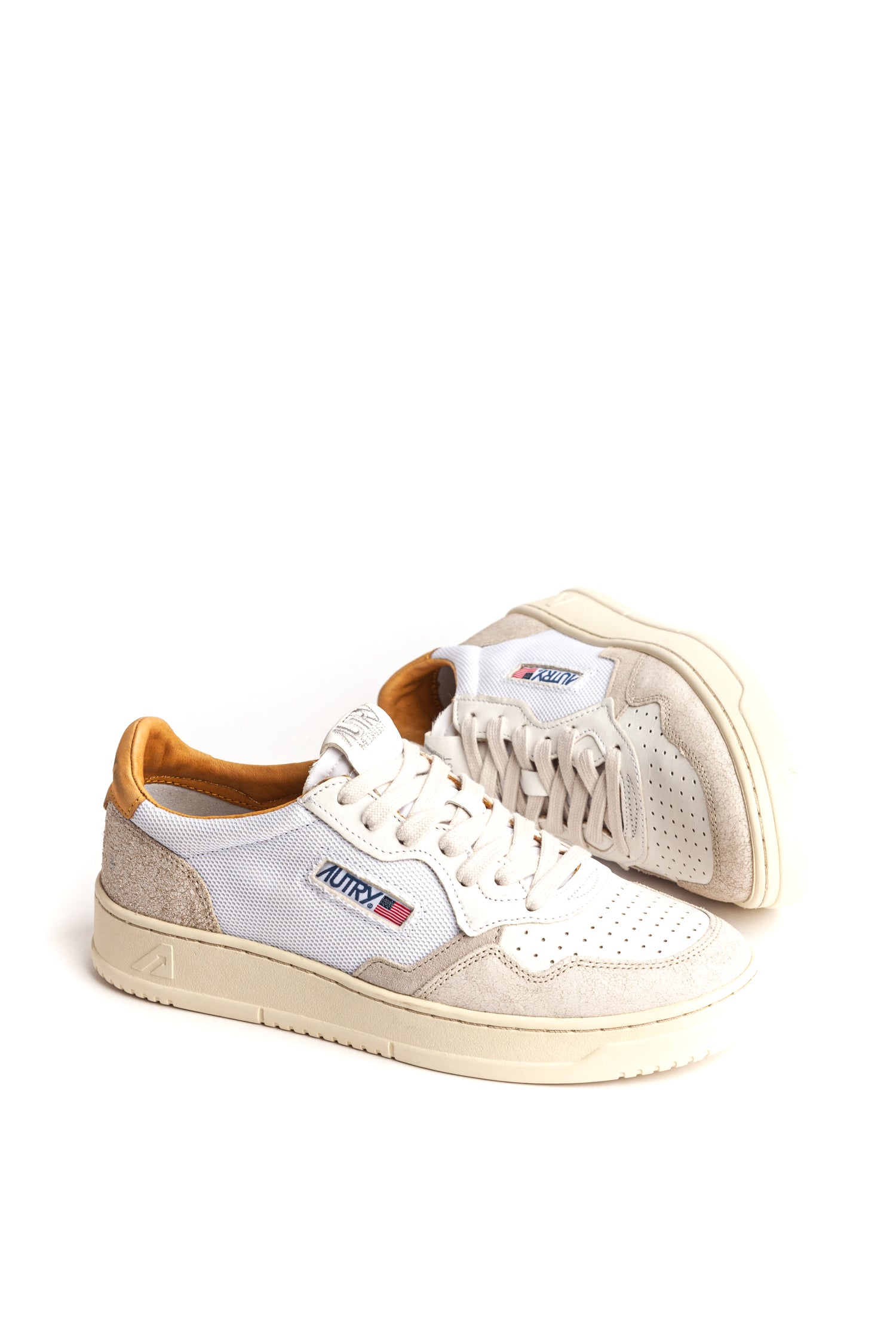 Sneaker medalist in pelle nabuk e mesh con talloncino miele