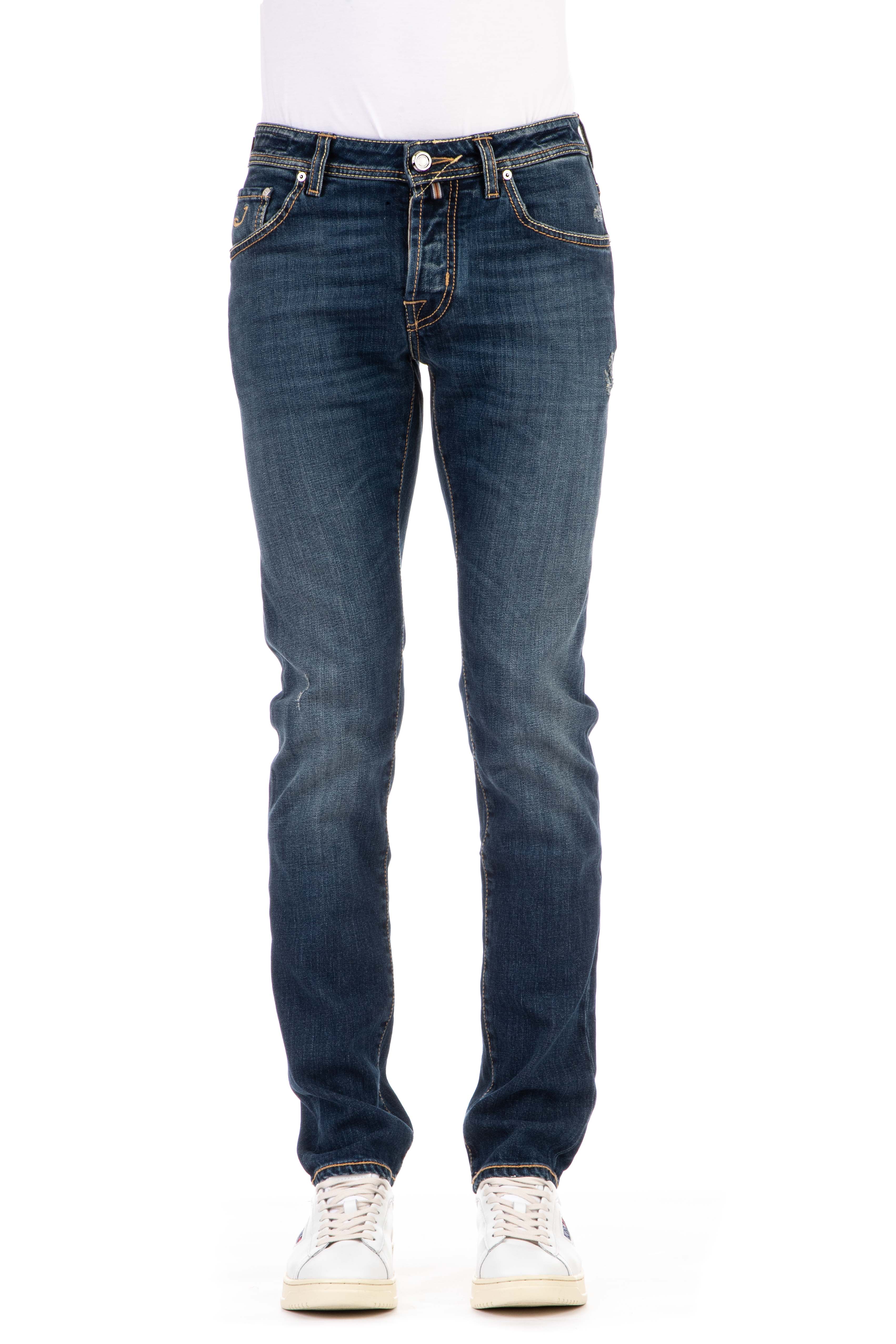 Limited edition jeans with light blue label and nick fit