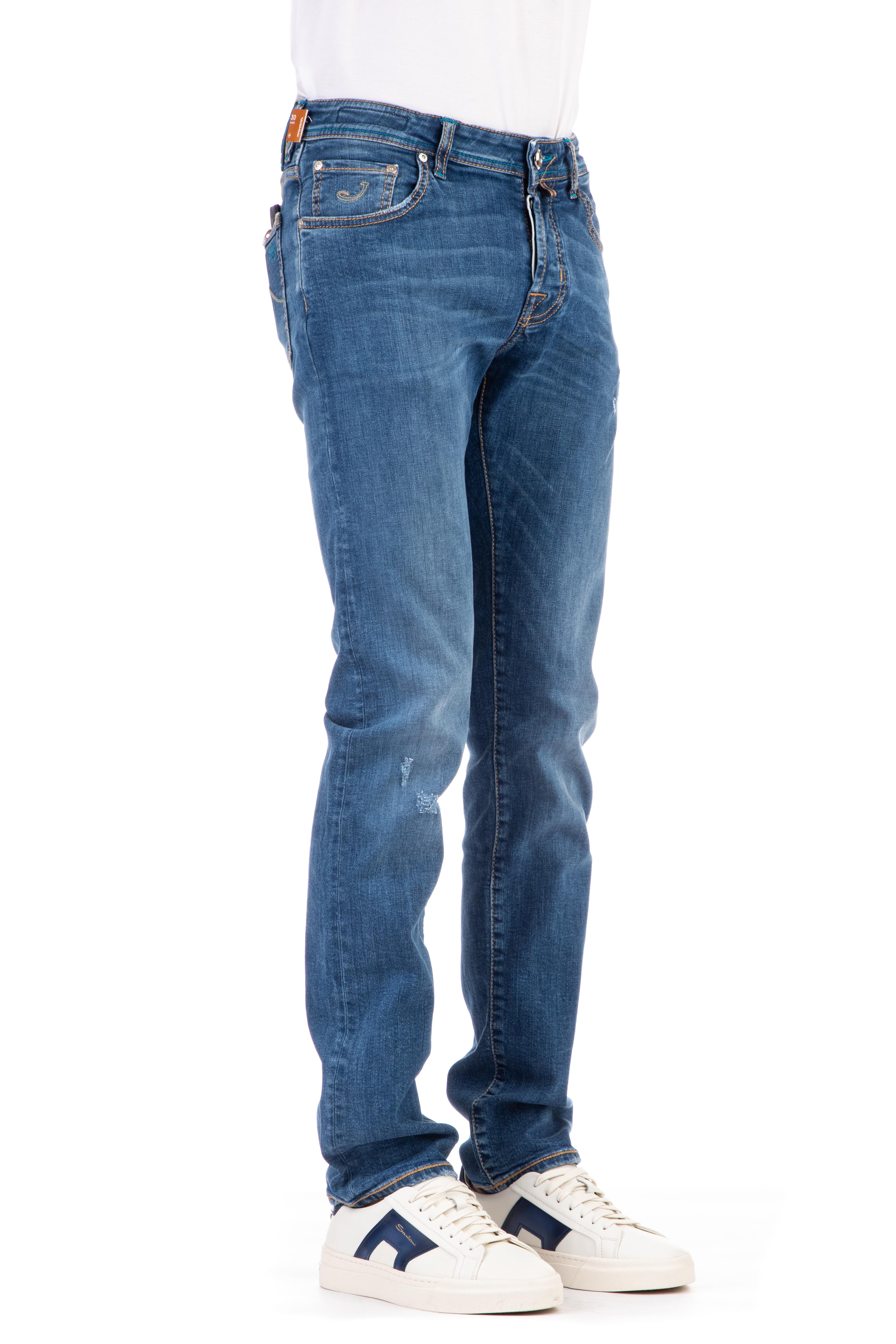 Limited edition jeans with blue label and nick fit