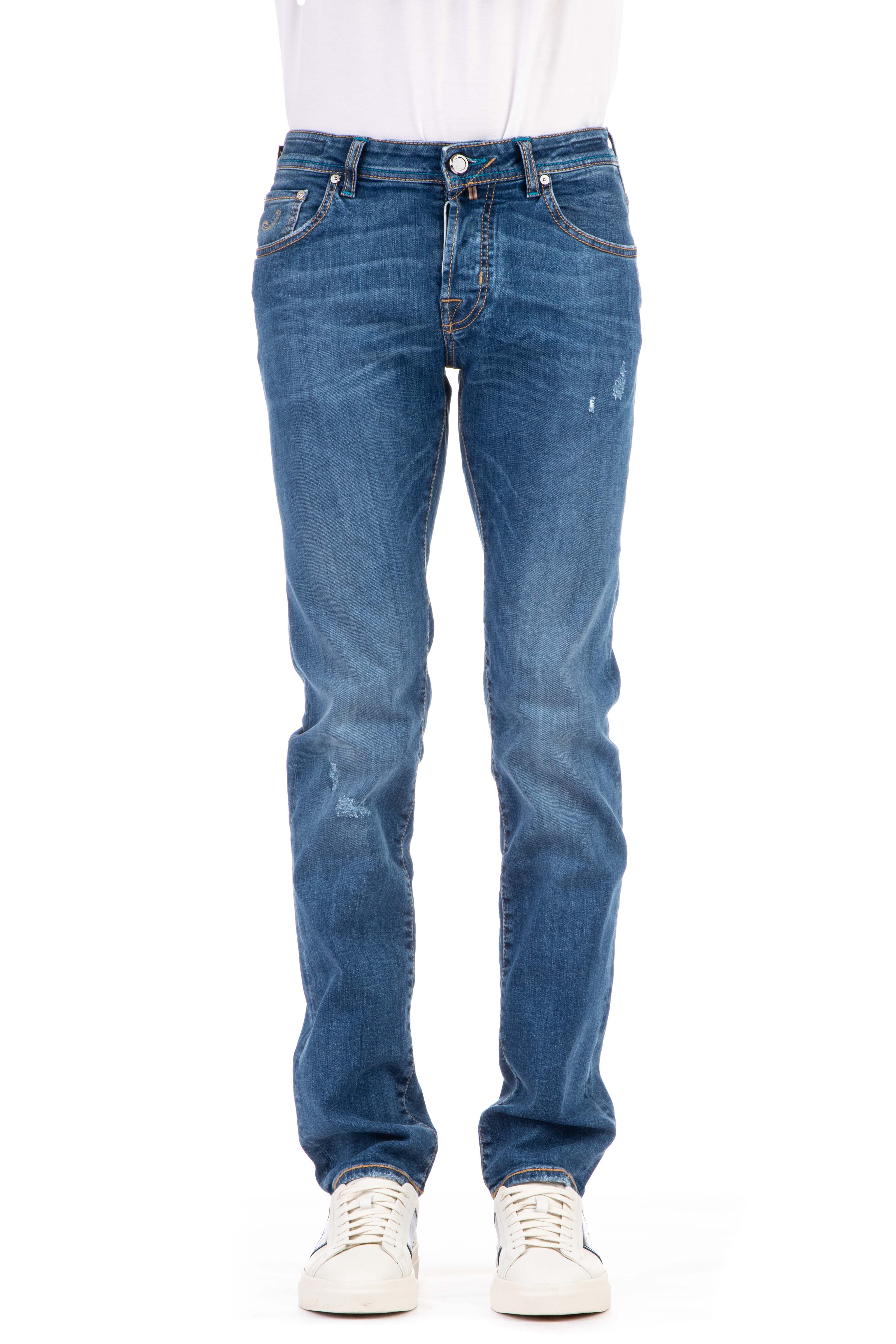 Limited edition jeans with blue label and nick fit