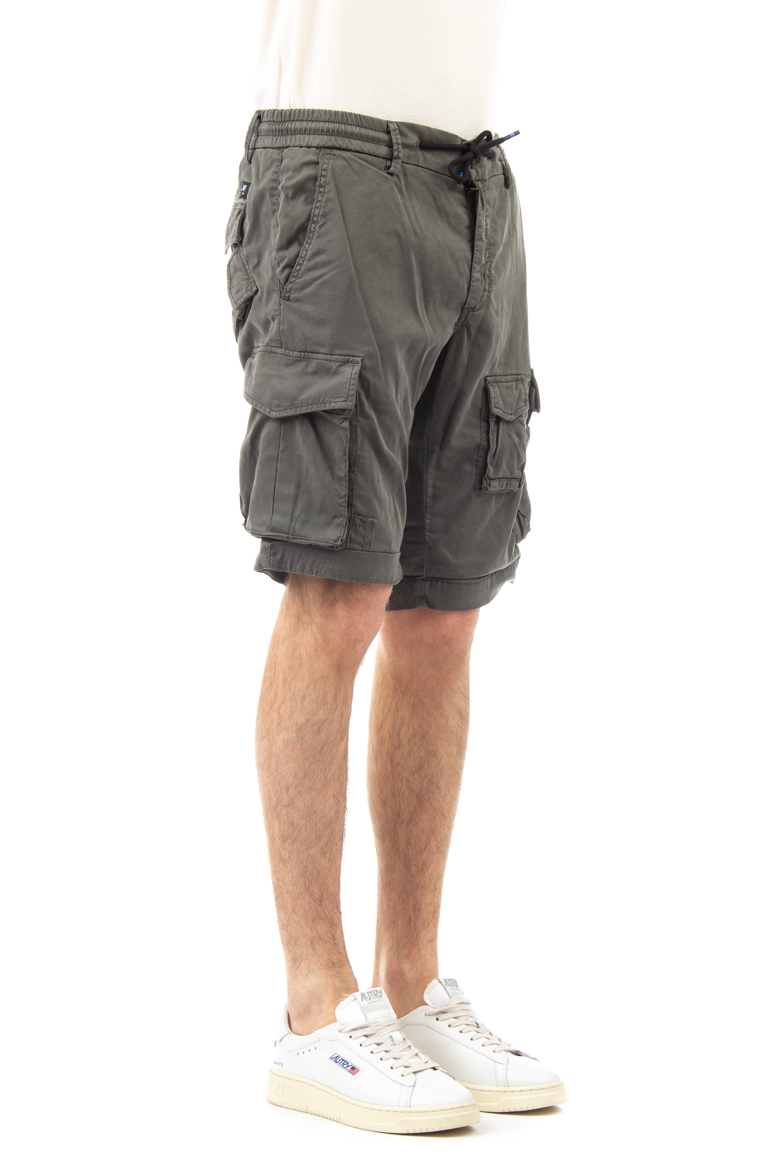 Snake jogger model multi-pocket lyocell Bermuda shorts
