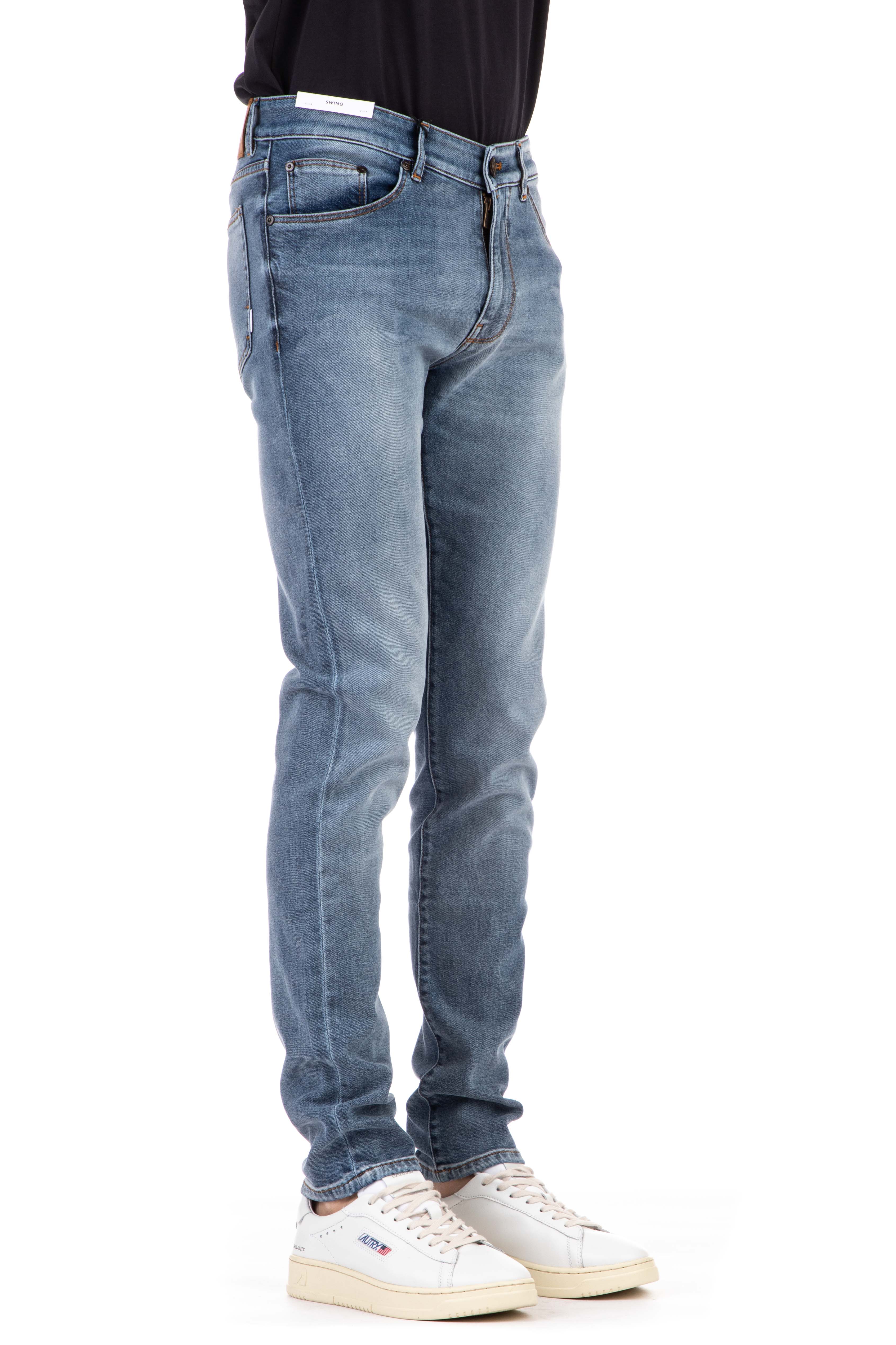 Swing-Fit-Jeans in heller Waschung