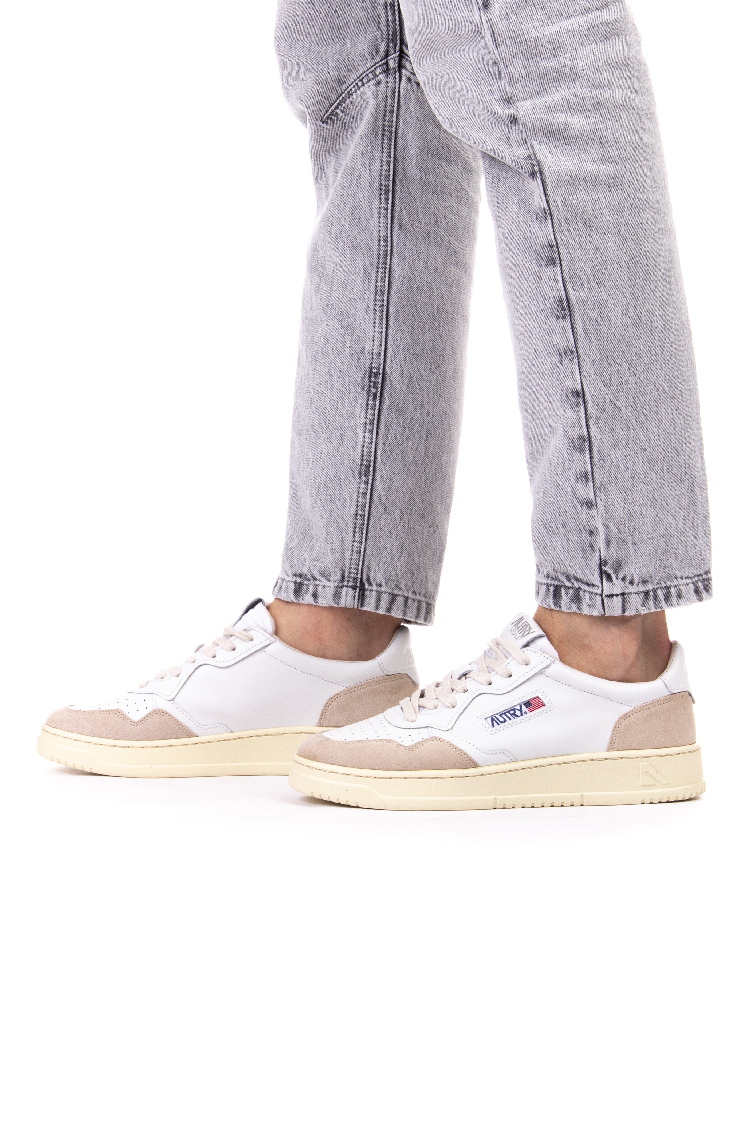 Bi-material sneaker in leather and suede with white heel tab