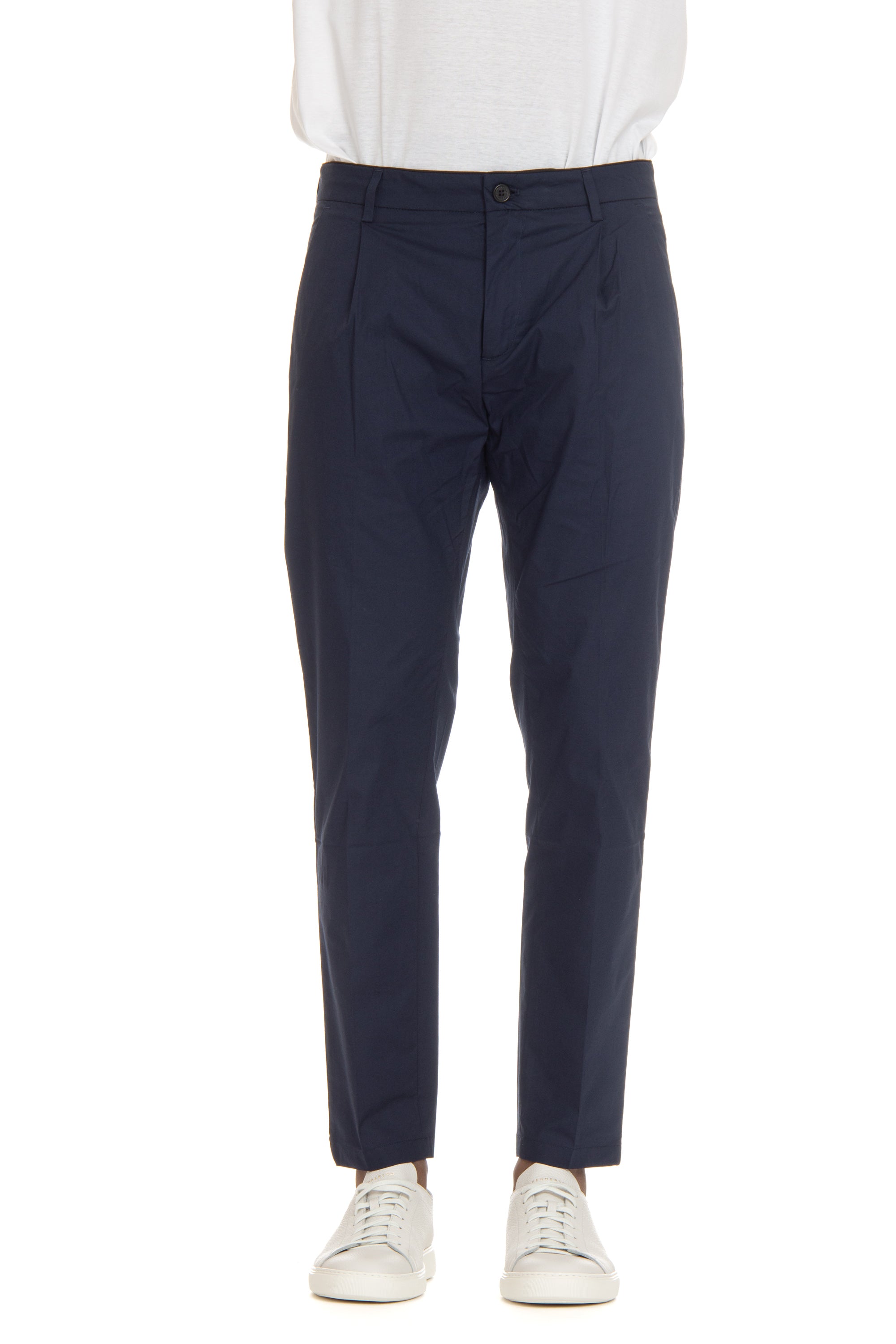Superlight chino trousers with pleats in cotton poplin