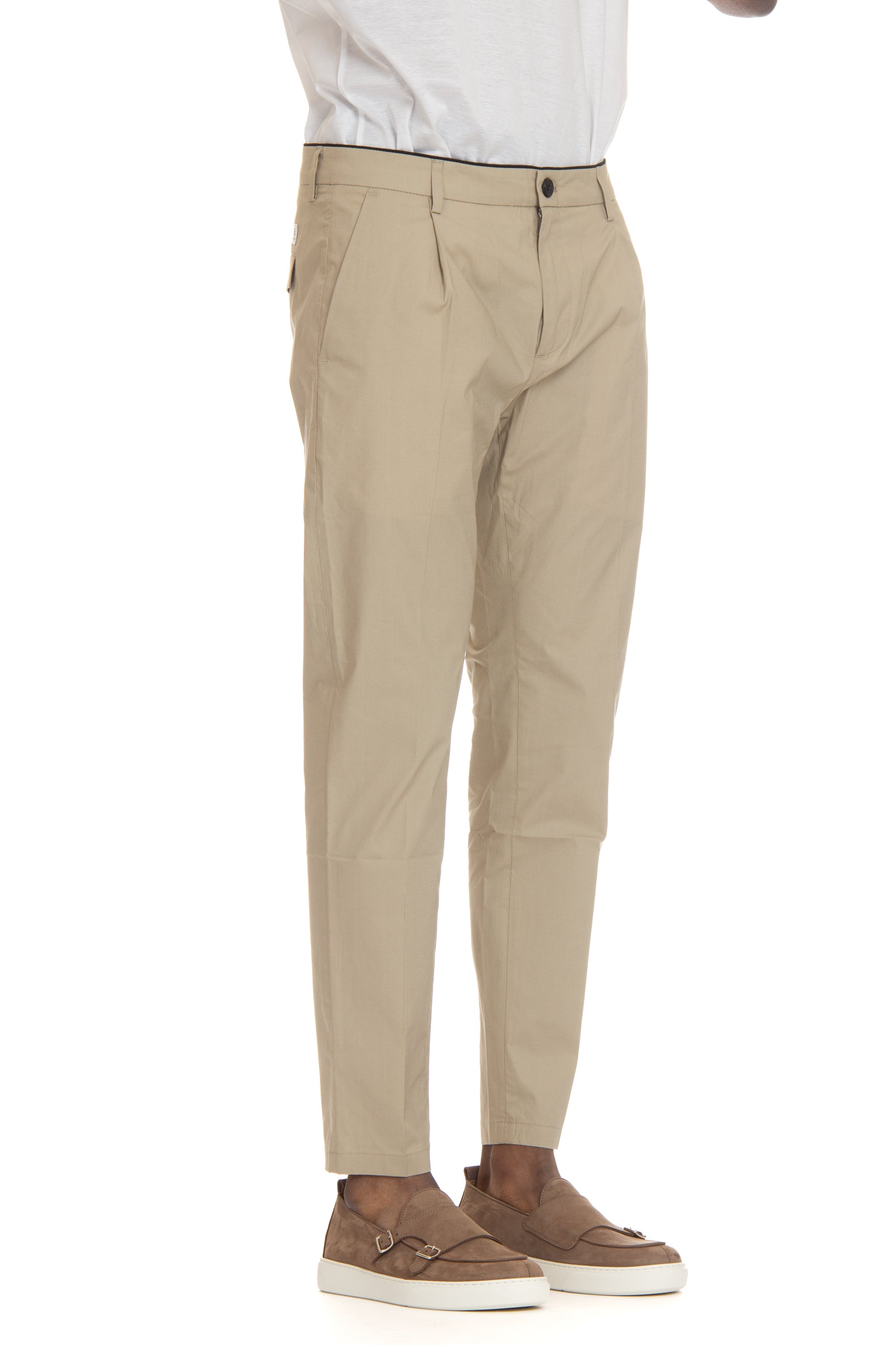 Superlight chino trousers with pleats in cotton poplin