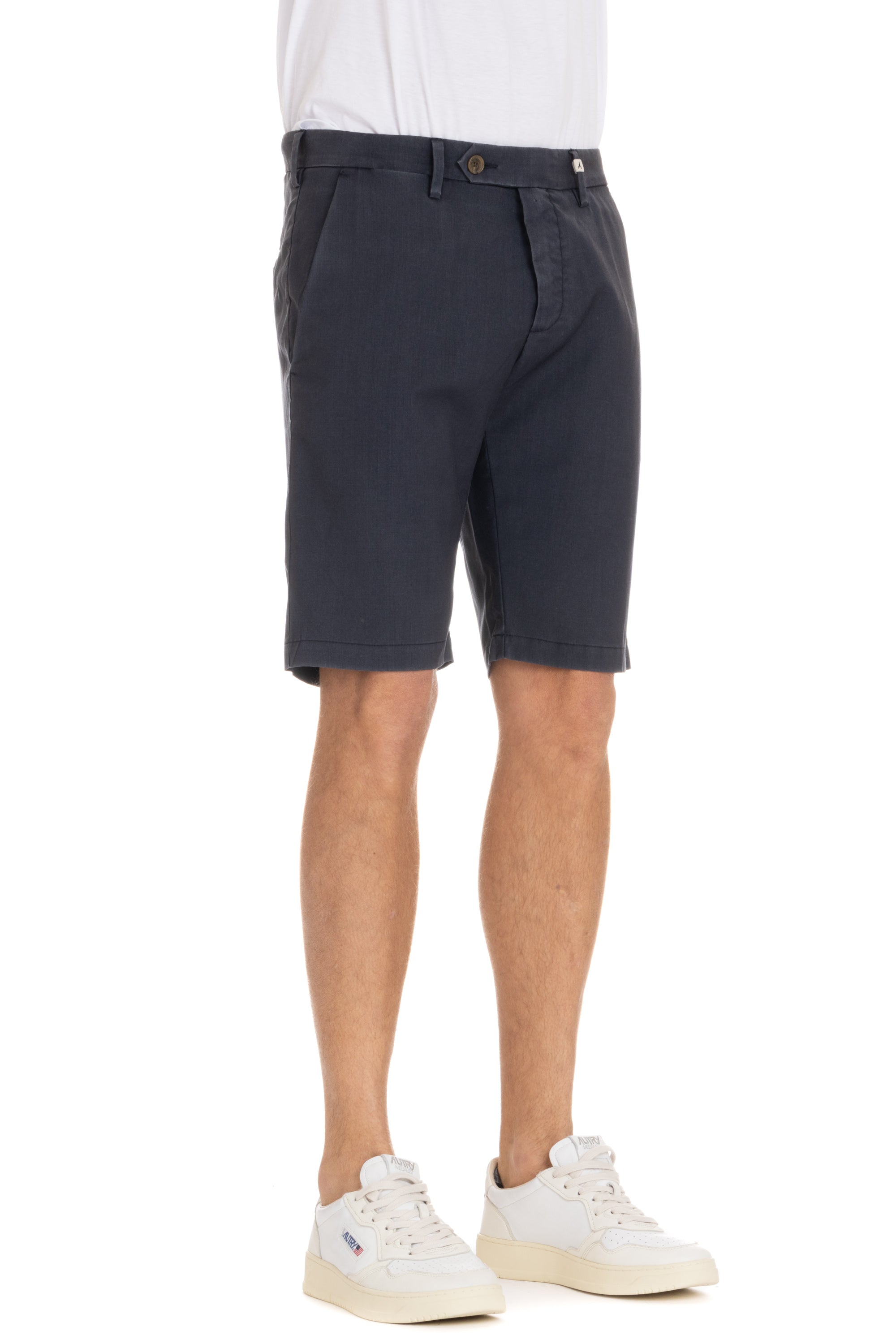 Bermuda shorts in superlight washed wool