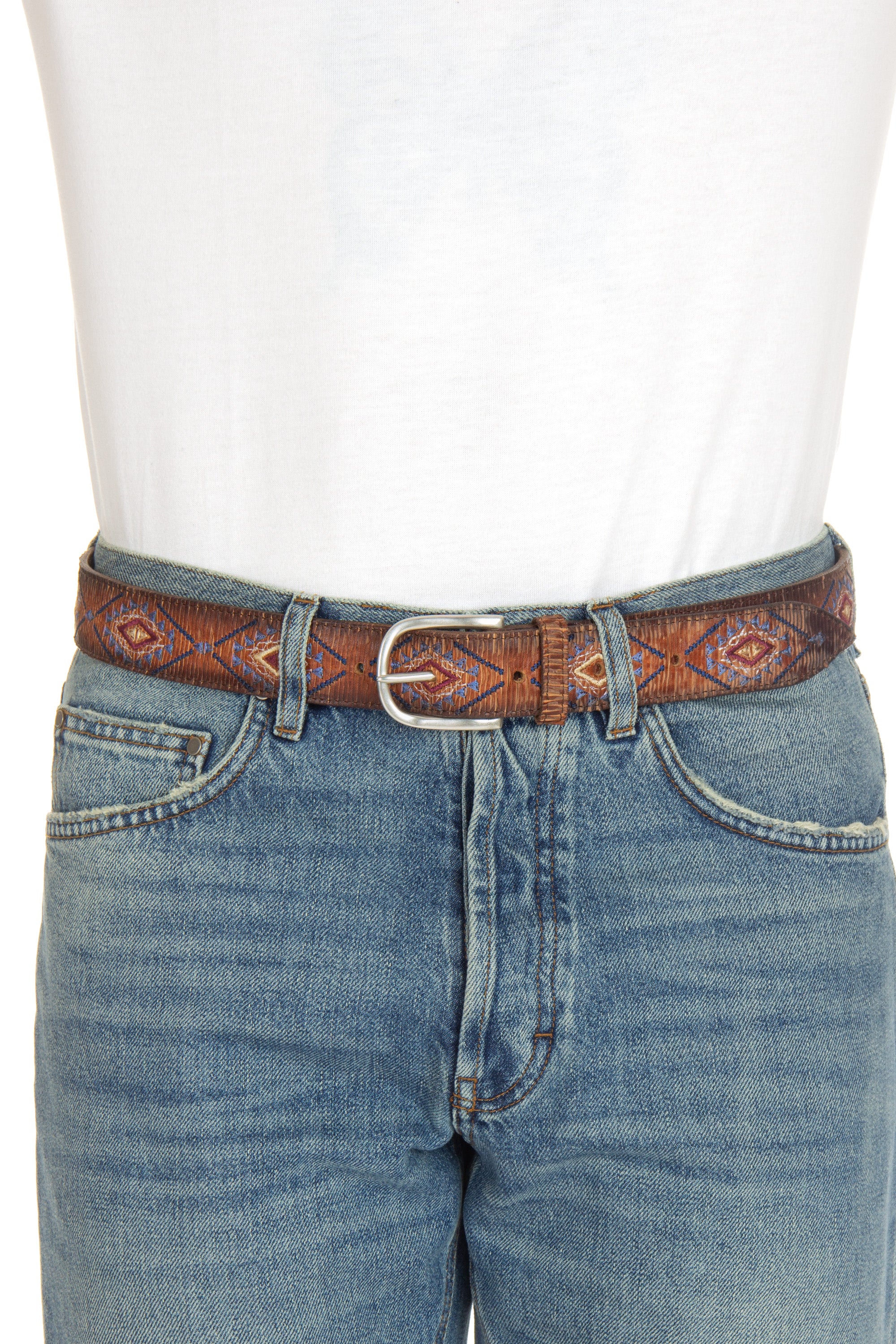 Lamellar leather belt with embroidery