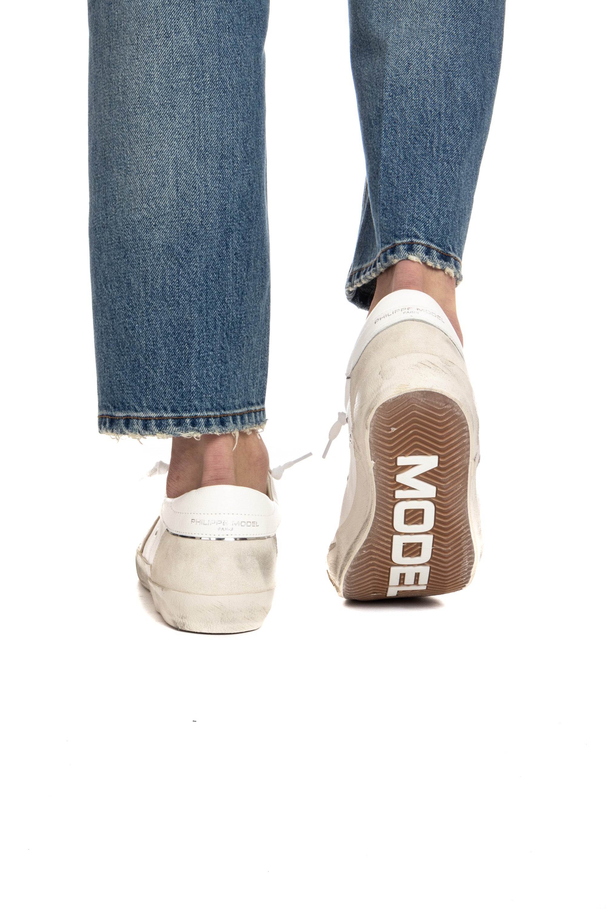 Sneaker in goatskin and suede with white heel tab mod. Paris
