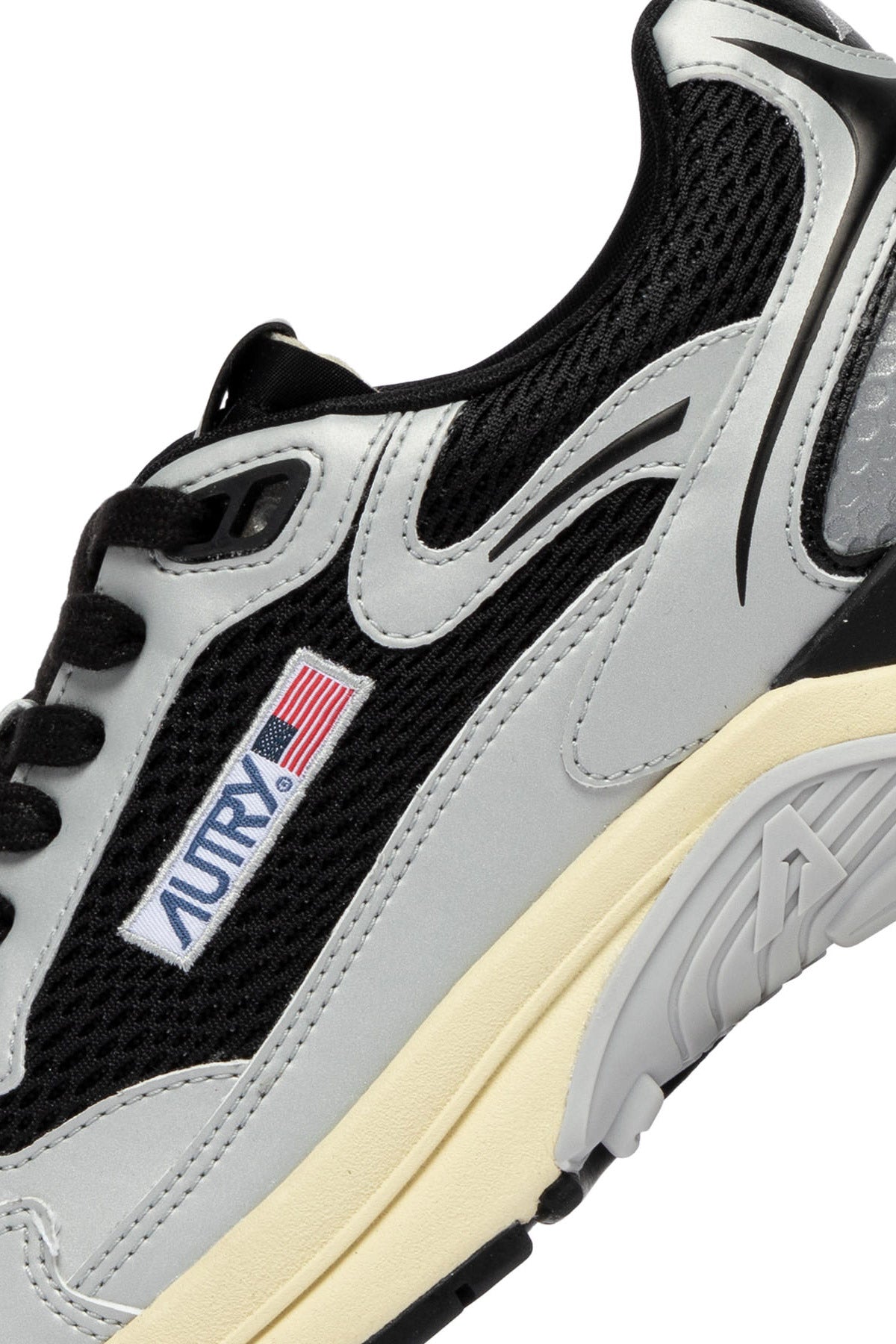 Autry Sneaker argento e nero modello Hyperway HYLM MV09 SIL/BLK 