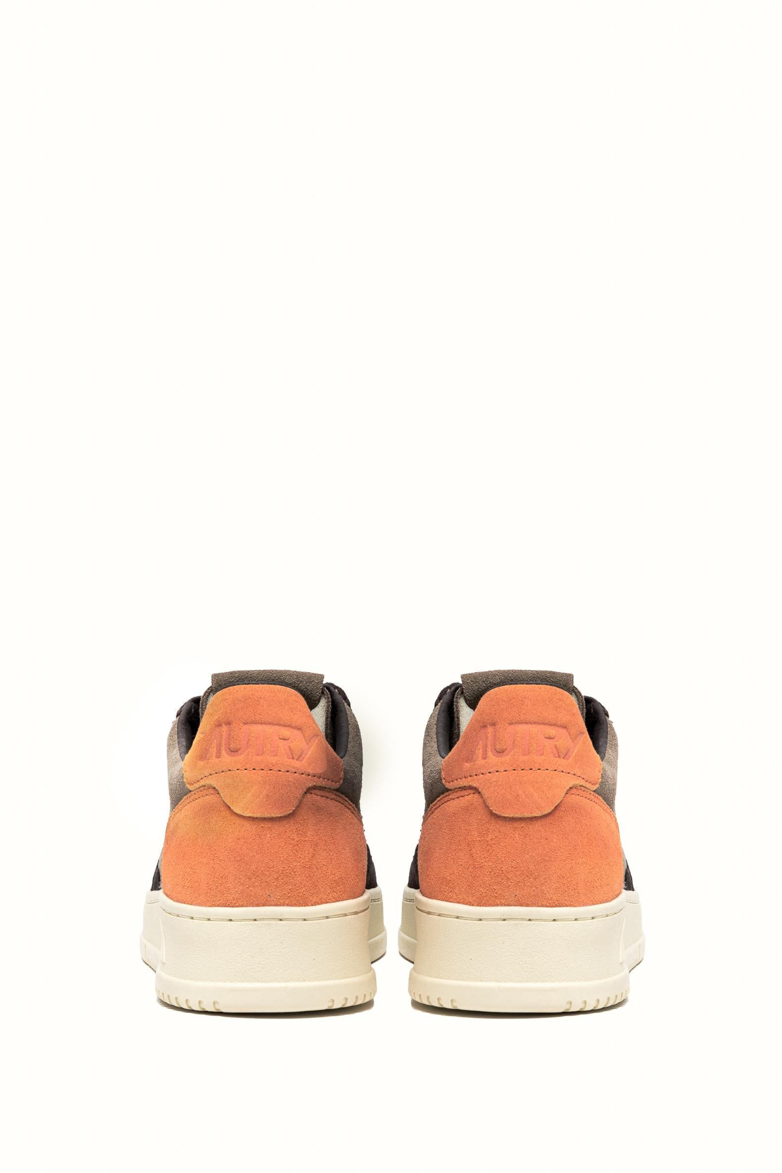Sneaker triplo camoscio mod. Medalist AULM TS21 MOKA/FANTA Autry 