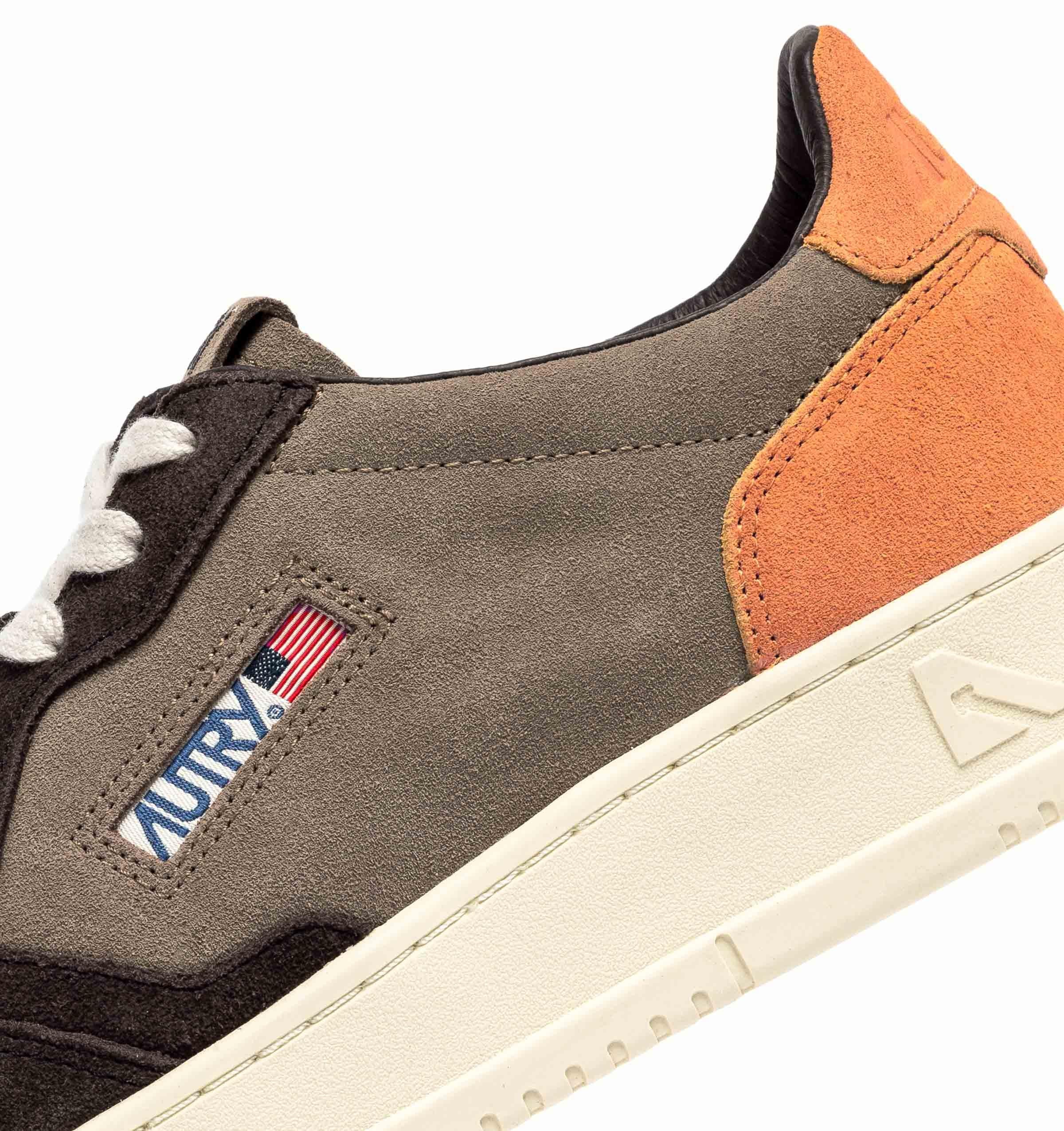 Autry Sneaker triplo camoscio mod. Medalist AULM TS21 MOKA/FANTA 