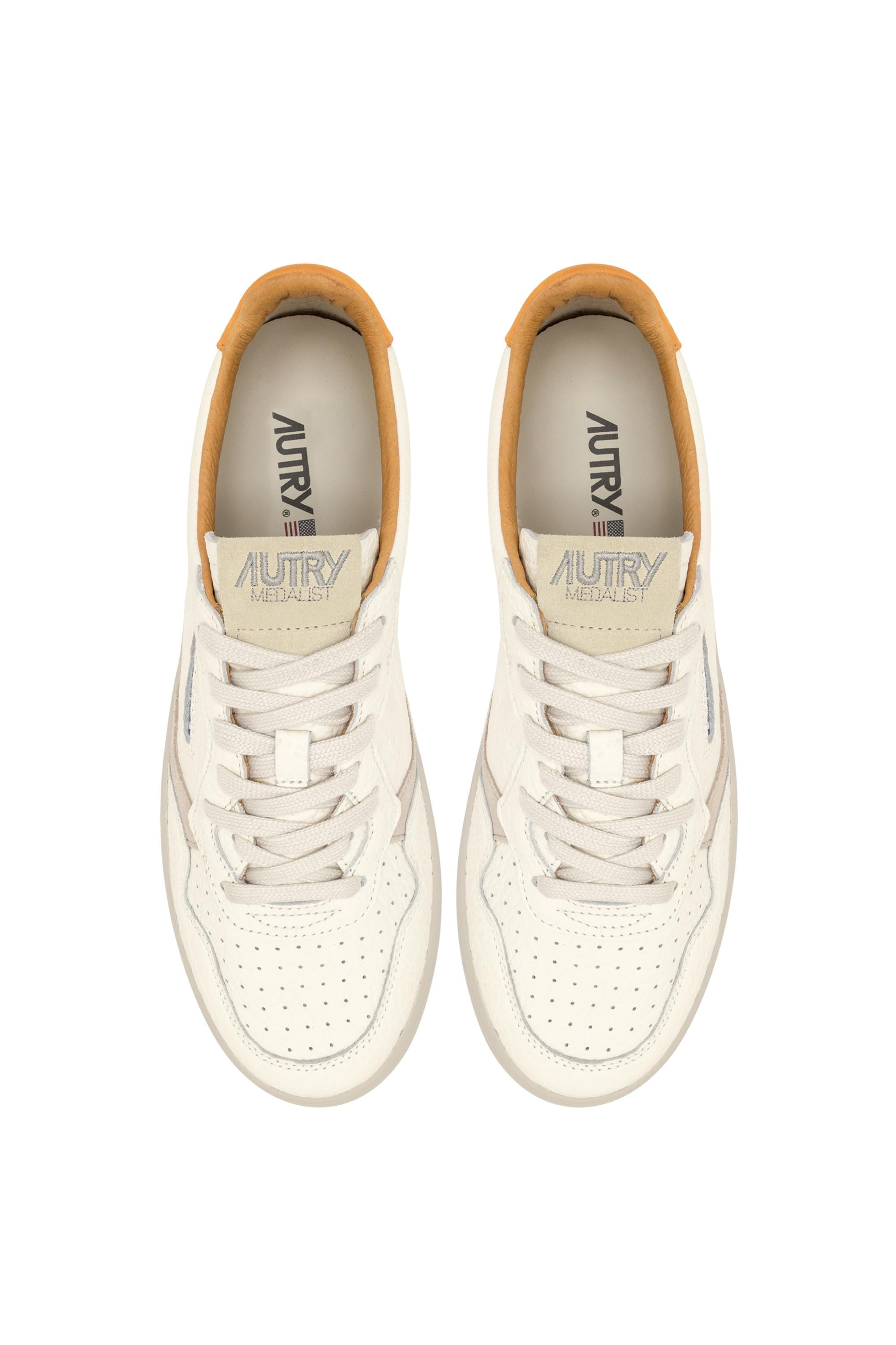 Autry Sneaker Medalist low in pelle effetto elephant talloncino ocra AULM NE06 APR/SAND 