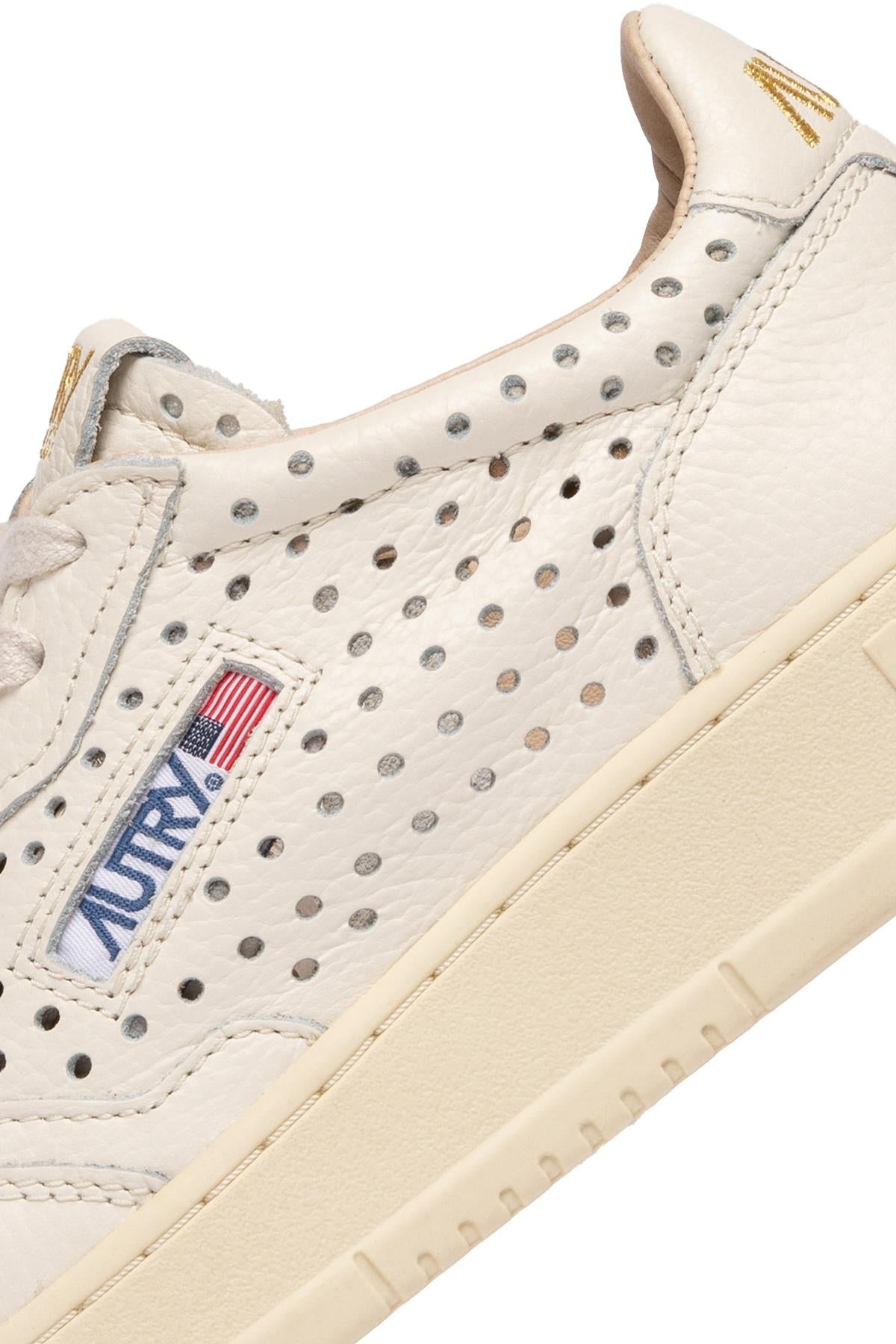 Autry Sneaker donna Medalist in pelle traforata AULW FA04 CREAM 