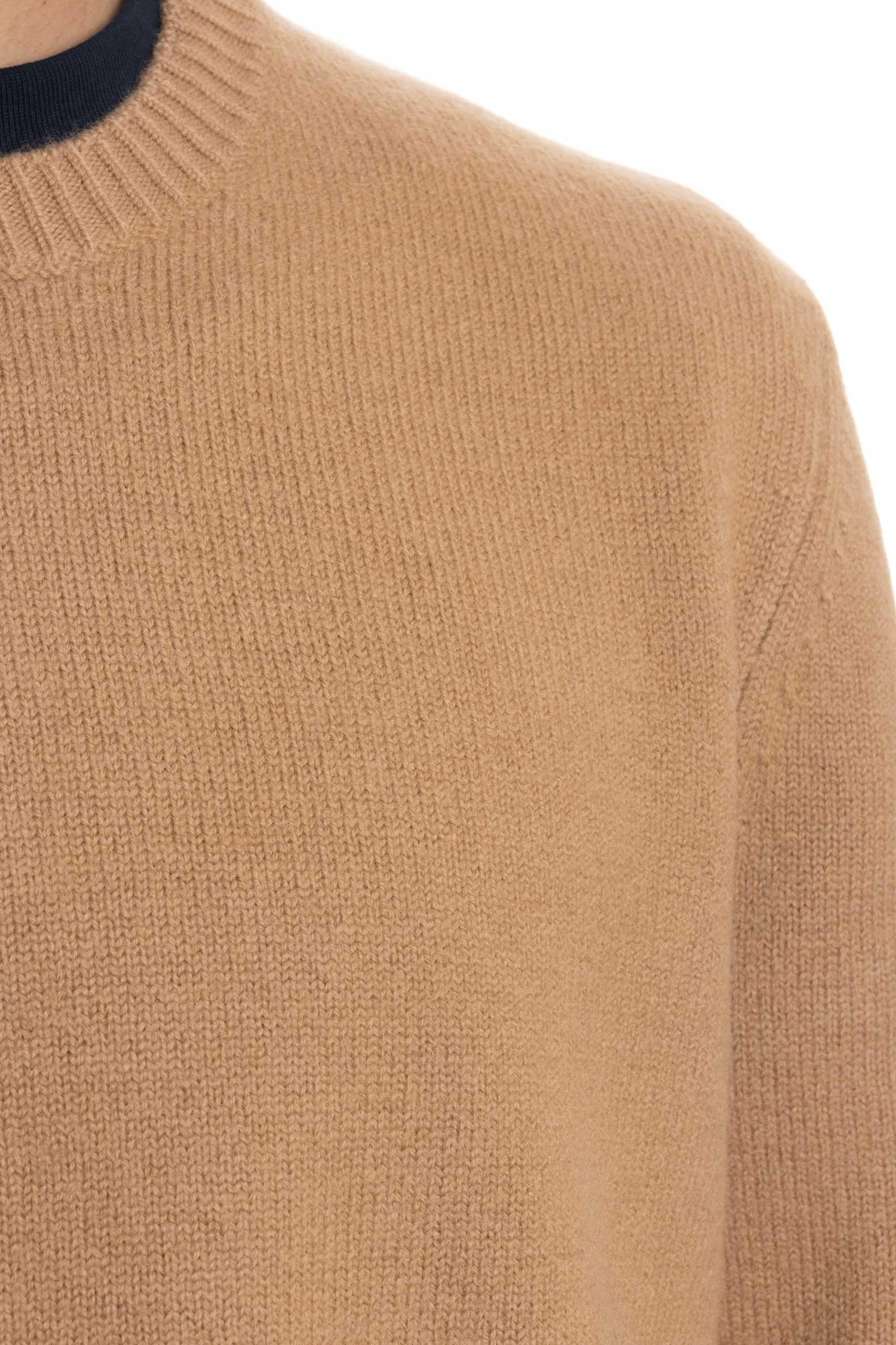 A.P.C. Maglia girocollo in lana merino mod. Edward WVBDJ-H23059/2 CAB CAMEL 