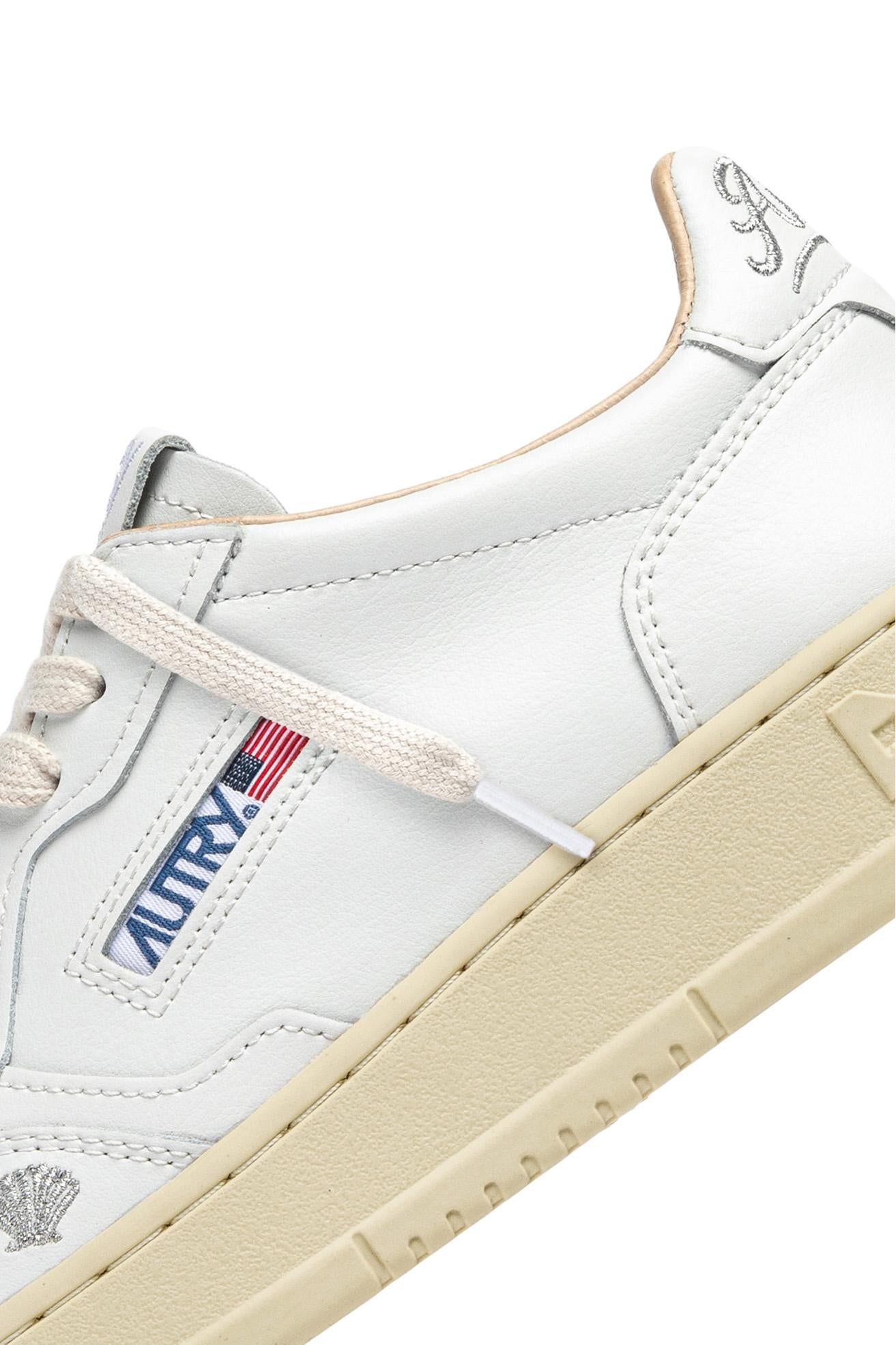 Autry Sneaker donna Medalist in pelle con scritte argento AULW HP02 WHT/SIL 