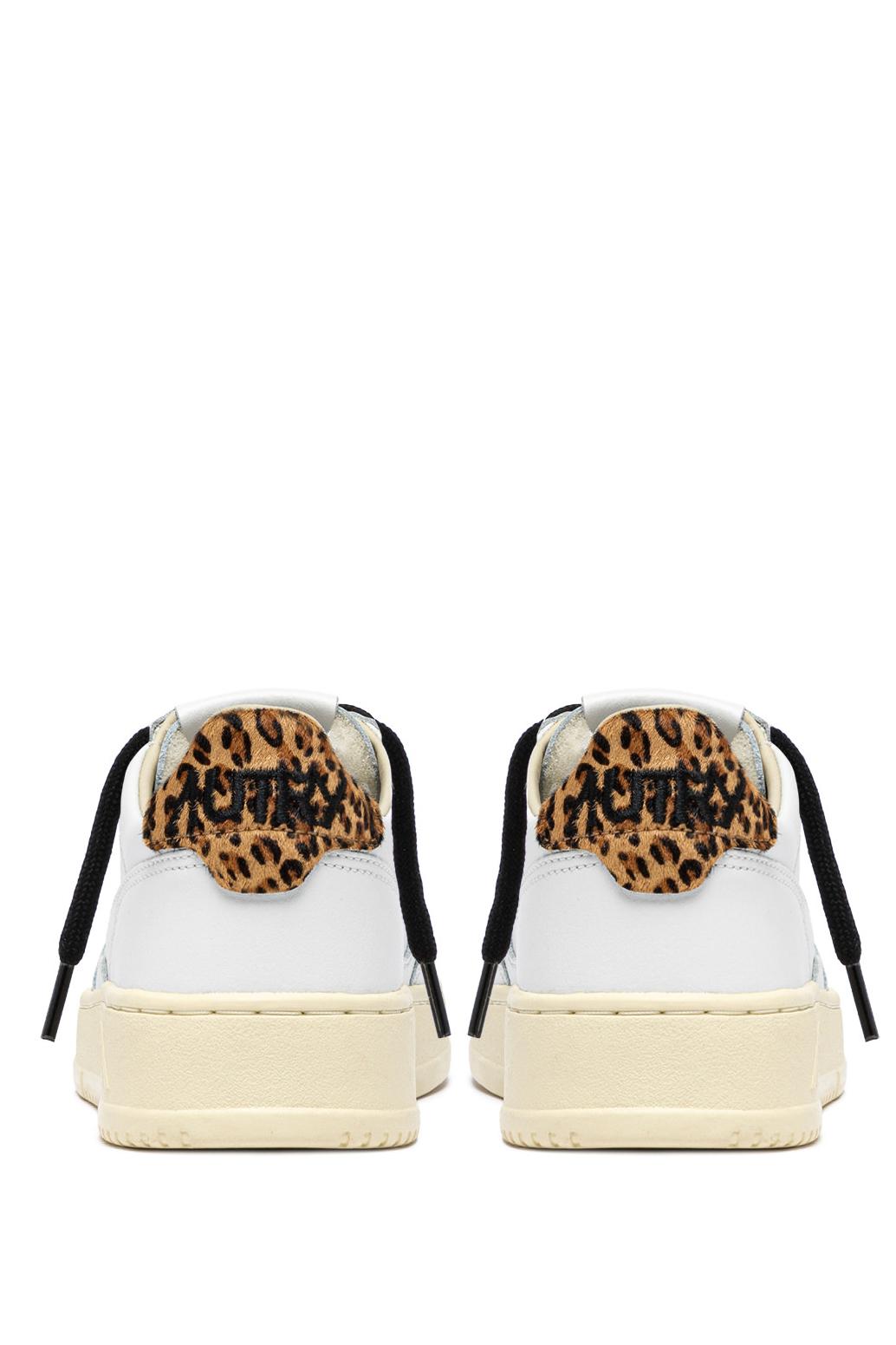 Autry Sneaker donna Medalist talloncino animalier e lacci neri AULW OC01 WHT/LEOP 
