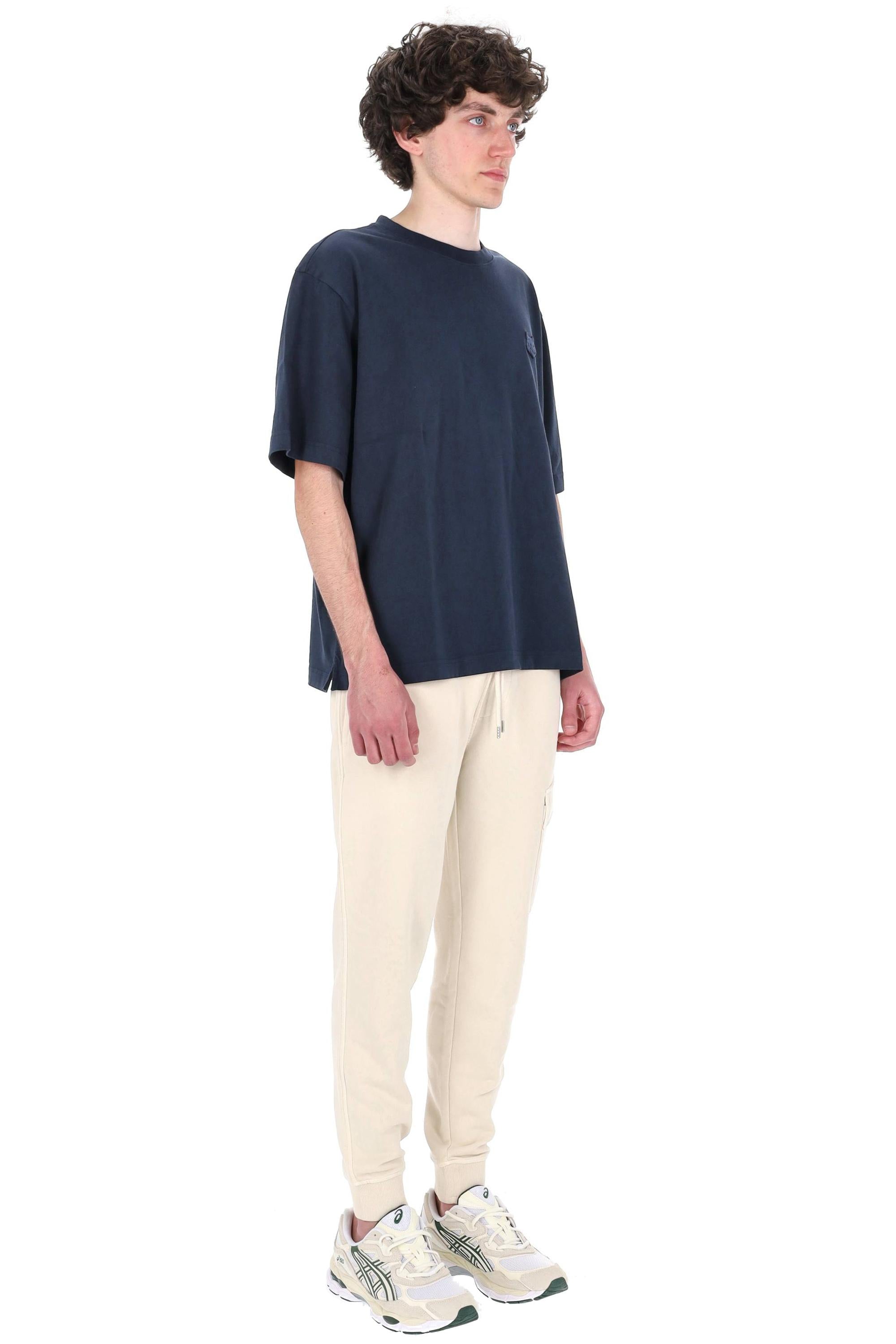 Maison Kitsuné Tshirt in cotone oversize con volpe tono su tono PM00109KJ0119 CLASSIC NAVY 