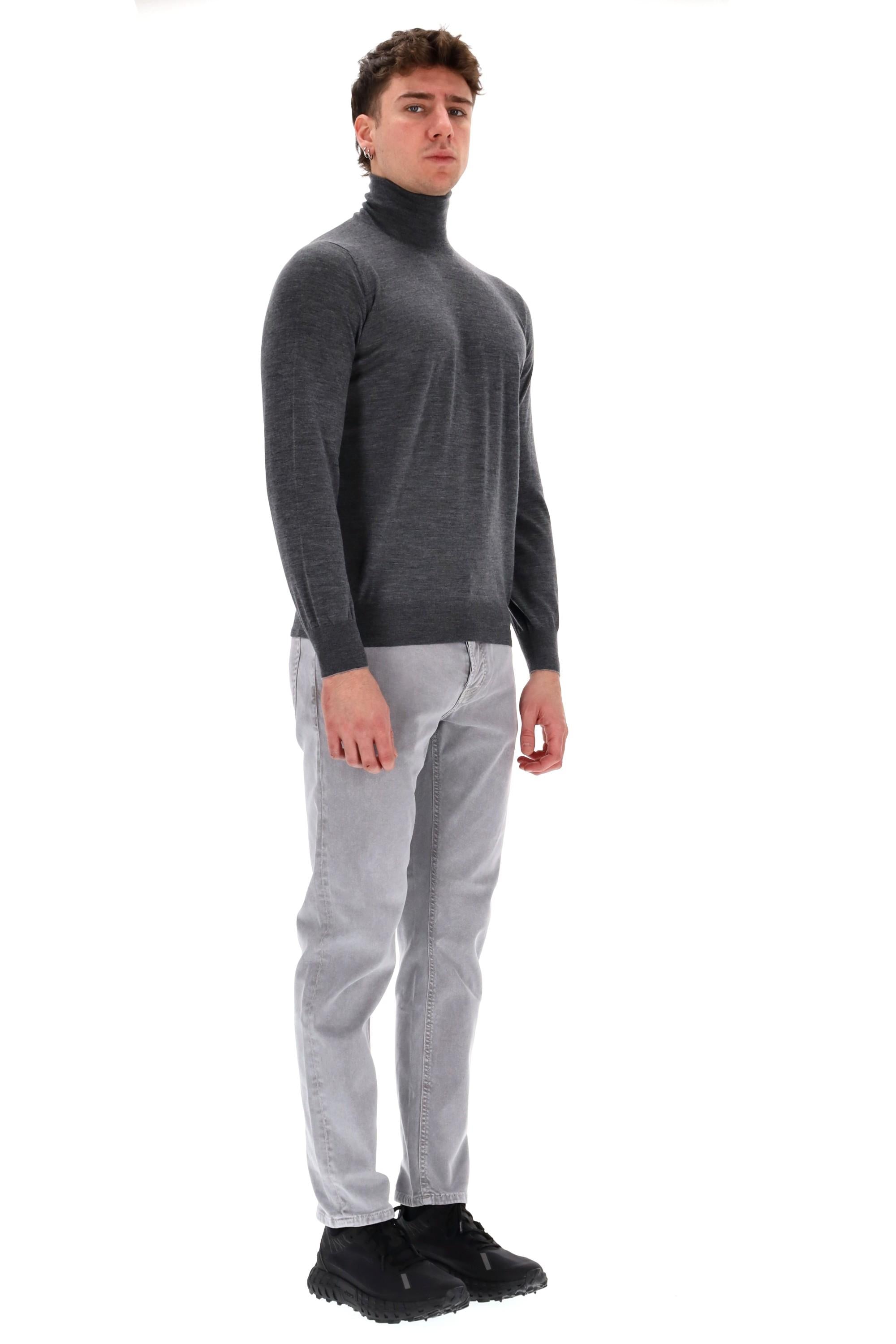 Maglia dolcevita in lana-cashmere in finezza M2400103 C079C Brunello Cucinelli 