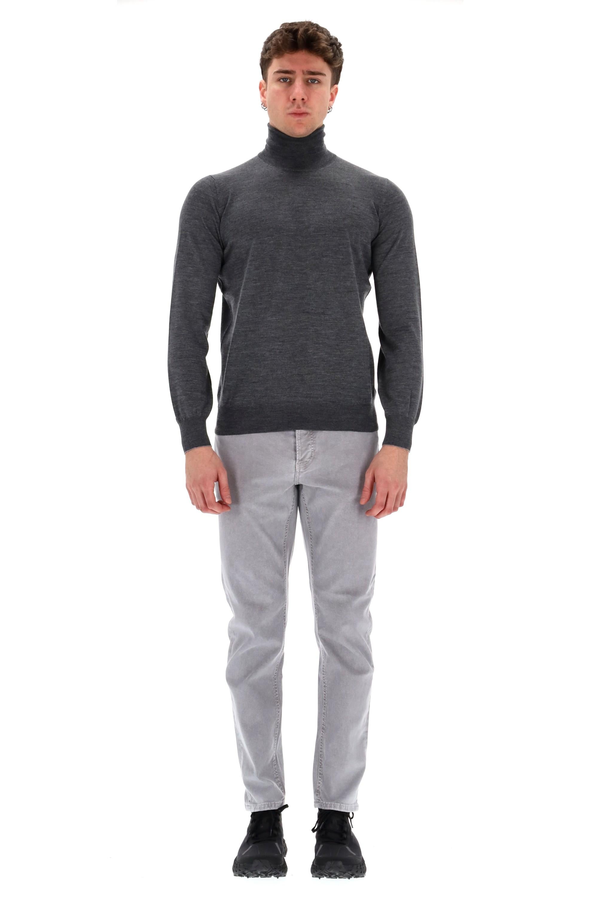 Maglia dolcevita in lana-cashmere in finezza M2400103 C079C Brunello Cucinelli 