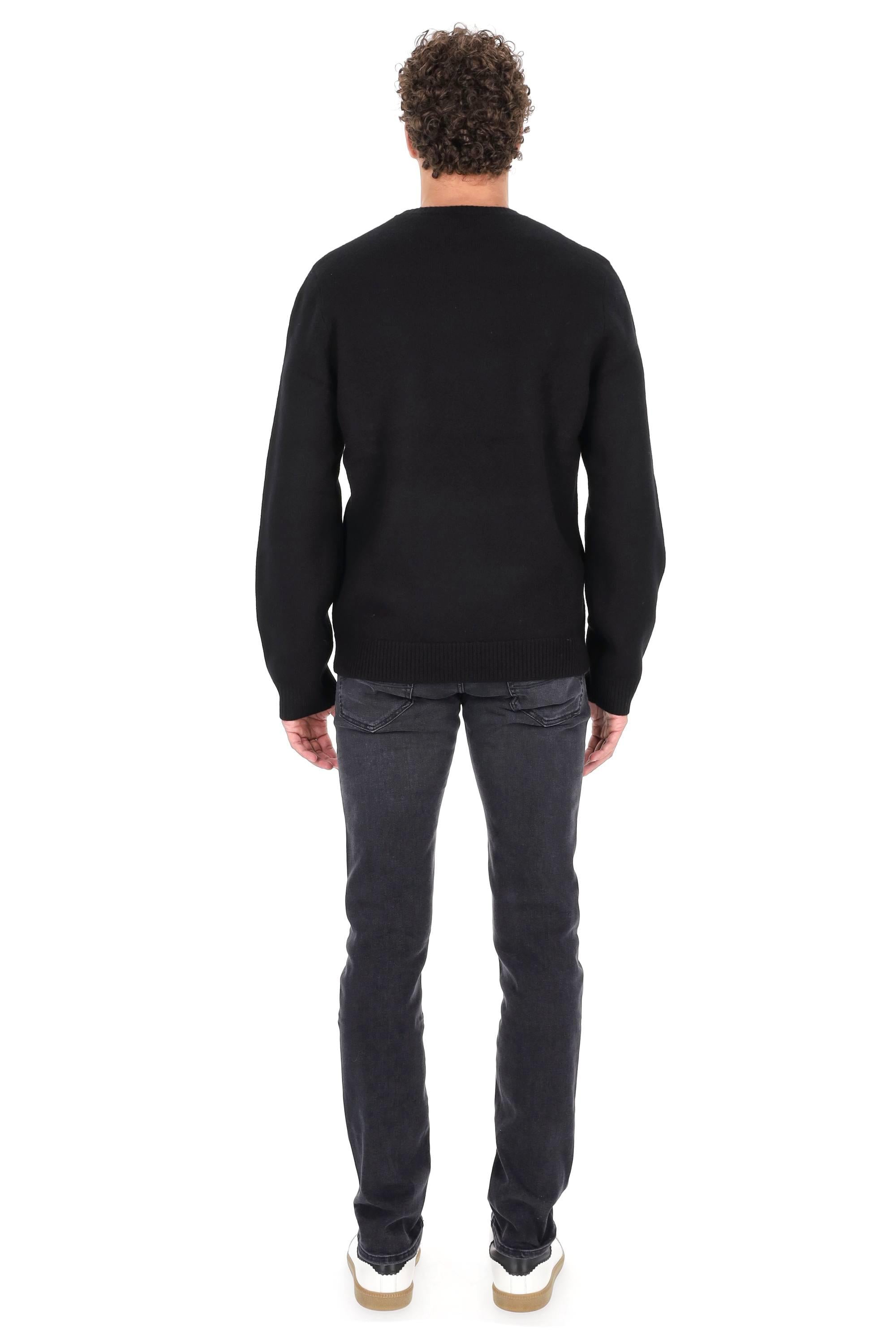 A.P.C. Maglia girocollo in lana con logo modello Edward WVBDJ-H23059 LZZ-NOIR 