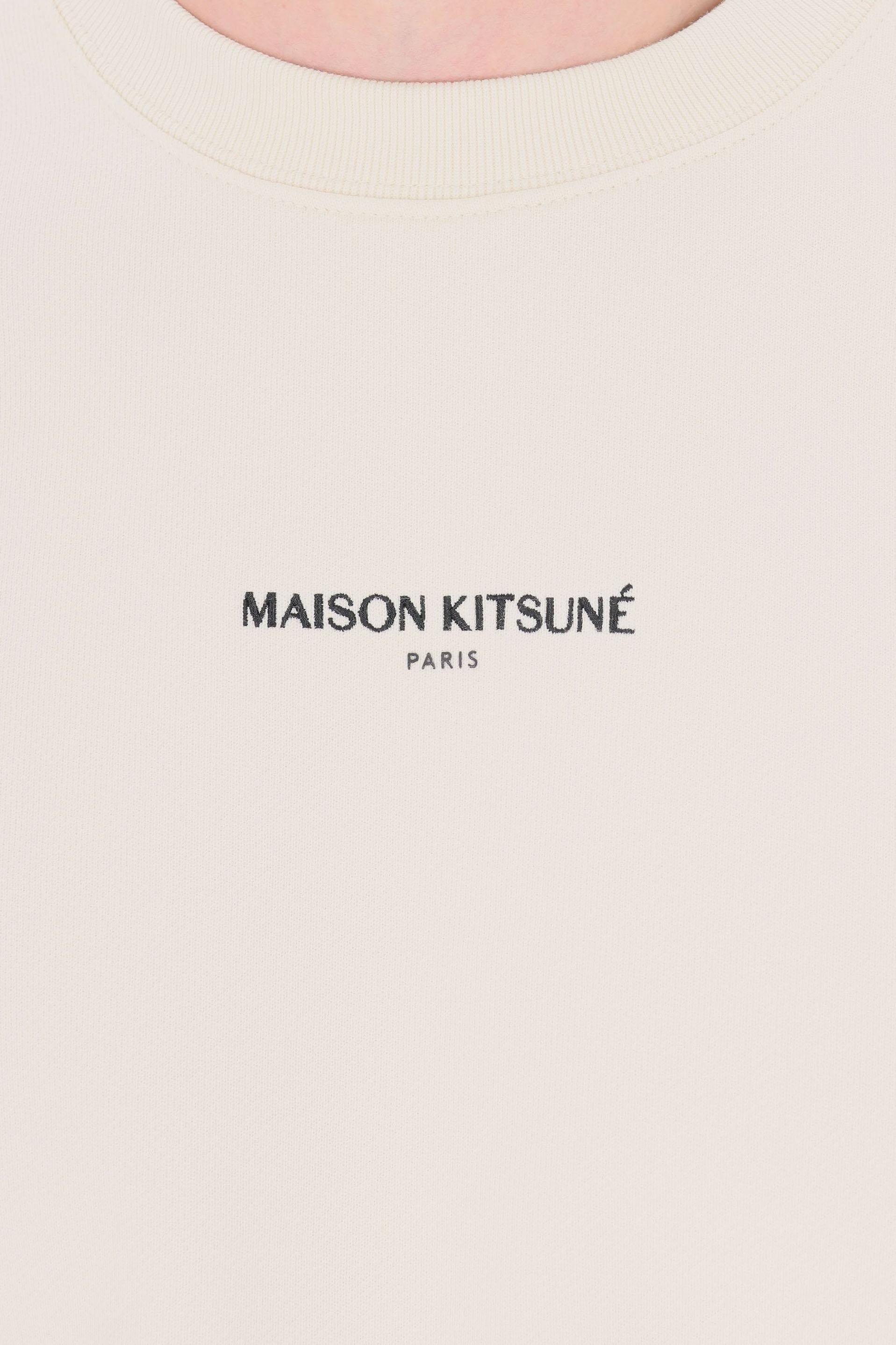 Maison Kitsuné Felpa girocollo in cotone con logo lettering centrale QM00300KM0341 NOBLE BEIGE 