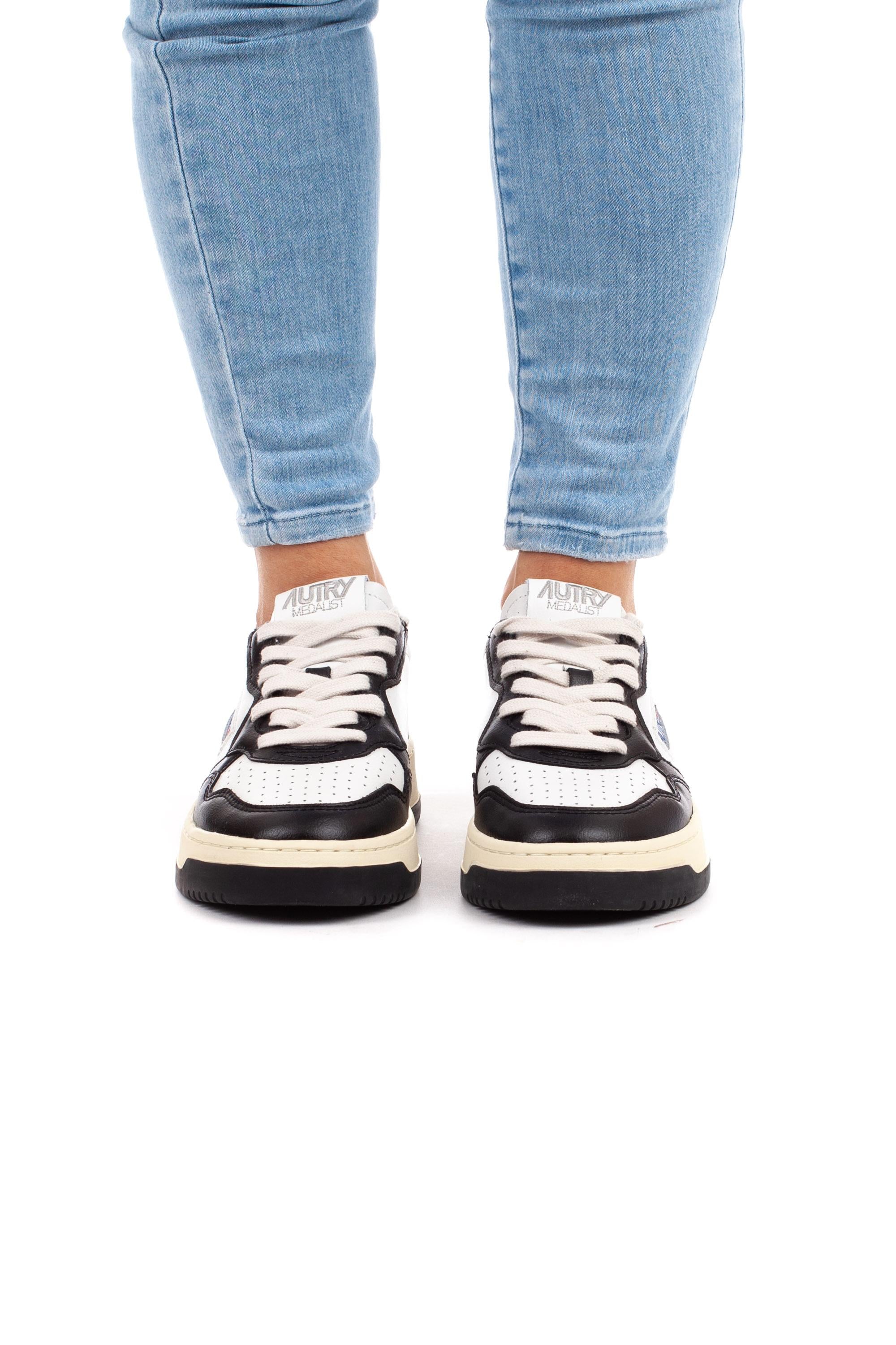 Autry Sneaker medalist donna bicolor AULW - WB01 WHT/BLK 