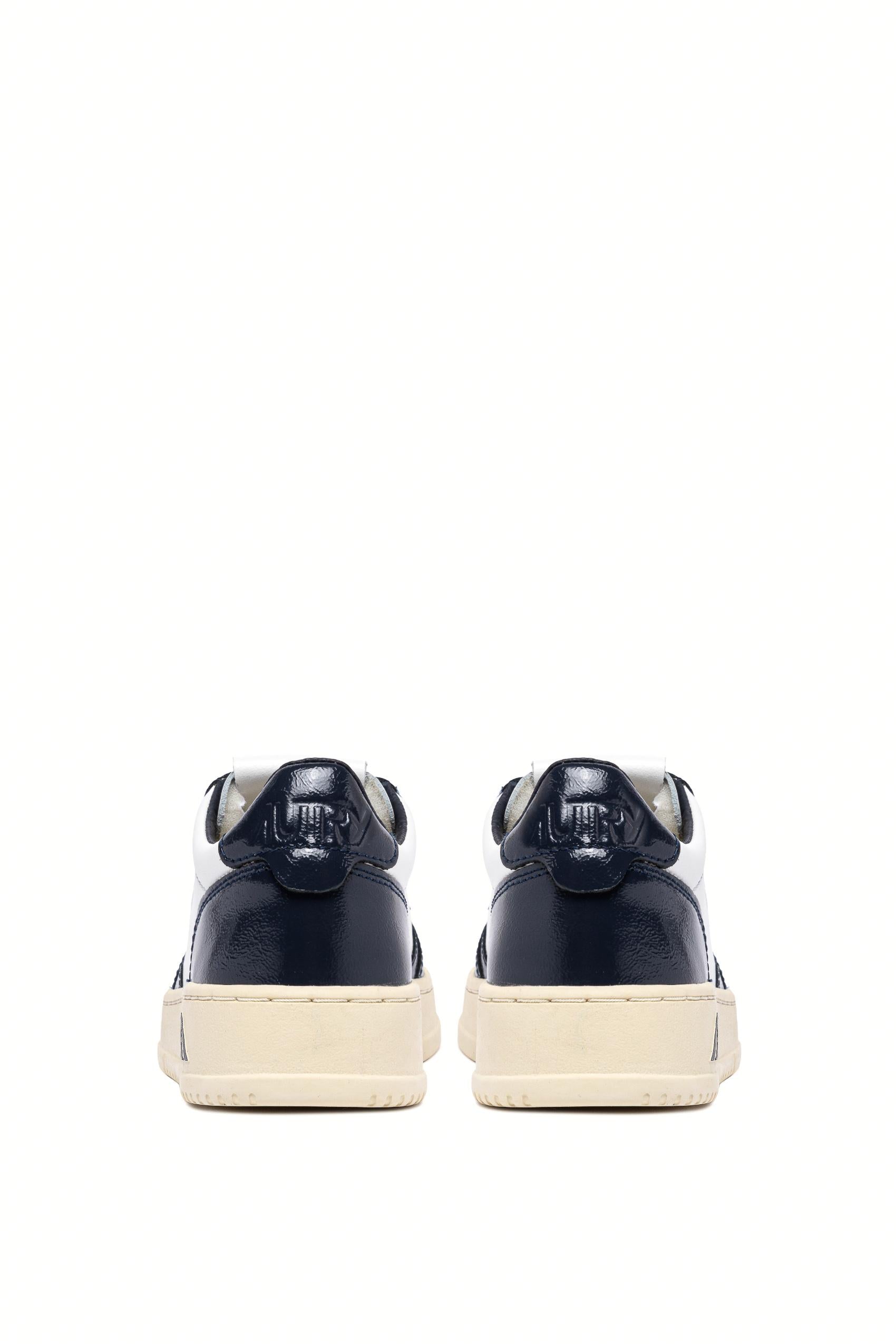 Sneaker donna bimateriale in pelle e vernice AULW RT06 WHT/NIGHT Autry 