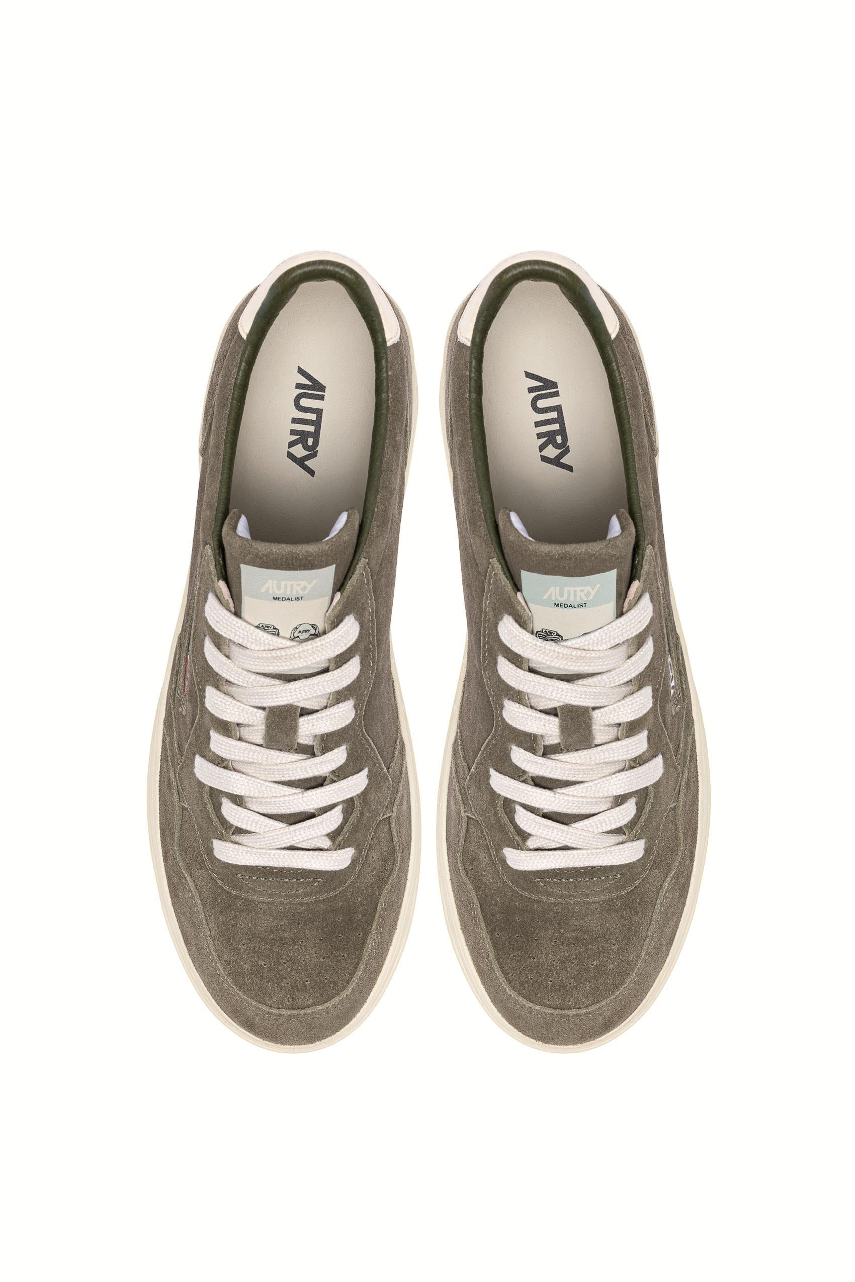 Sneaker in nabuck mod. Medalist AULM UH04 MISLET/WHT Autry 