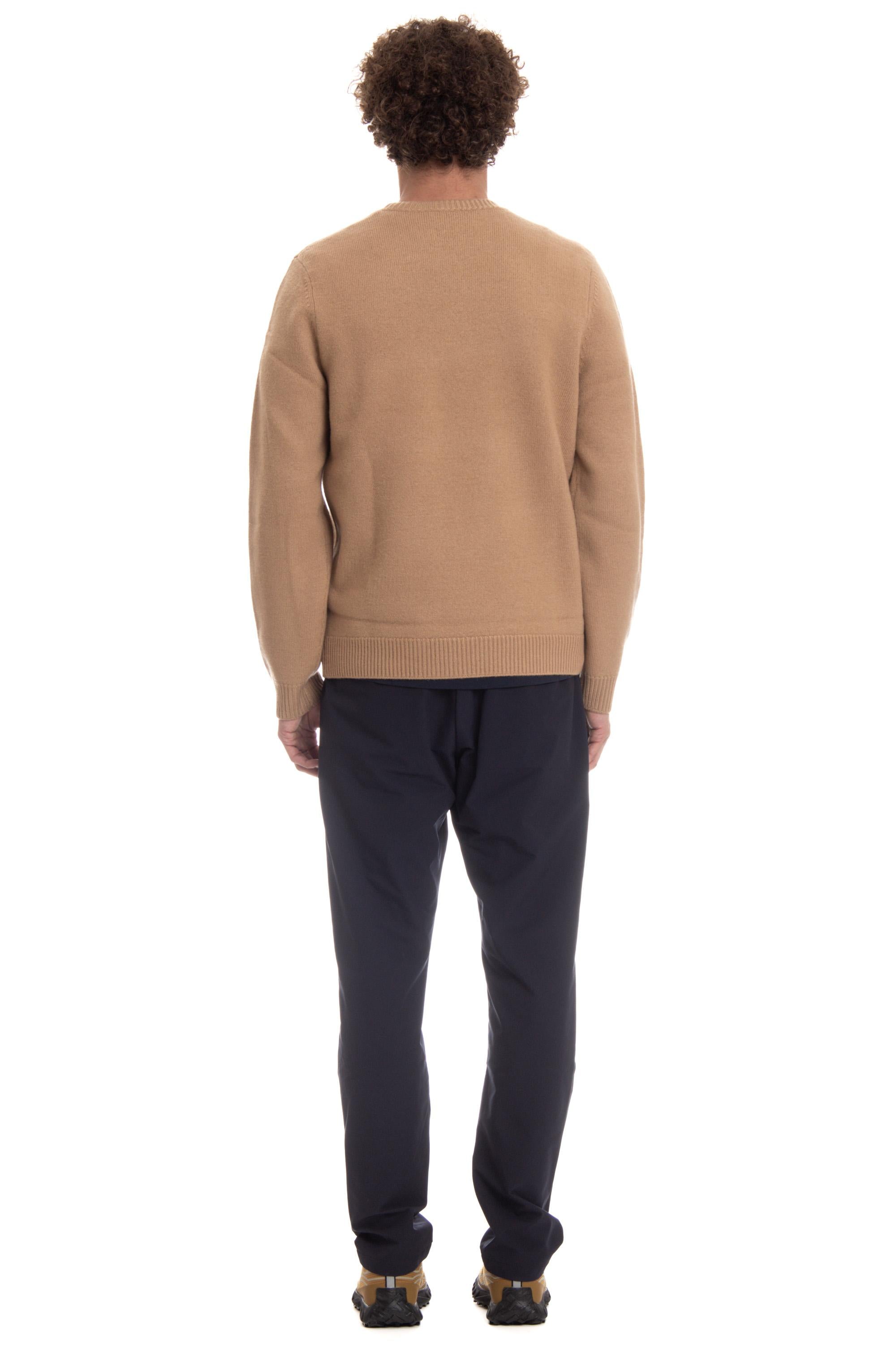 A.P.C. Maglia girocollo in lana merino mod. Edward WVBDJ-H23059/2 CAB CAMEL 