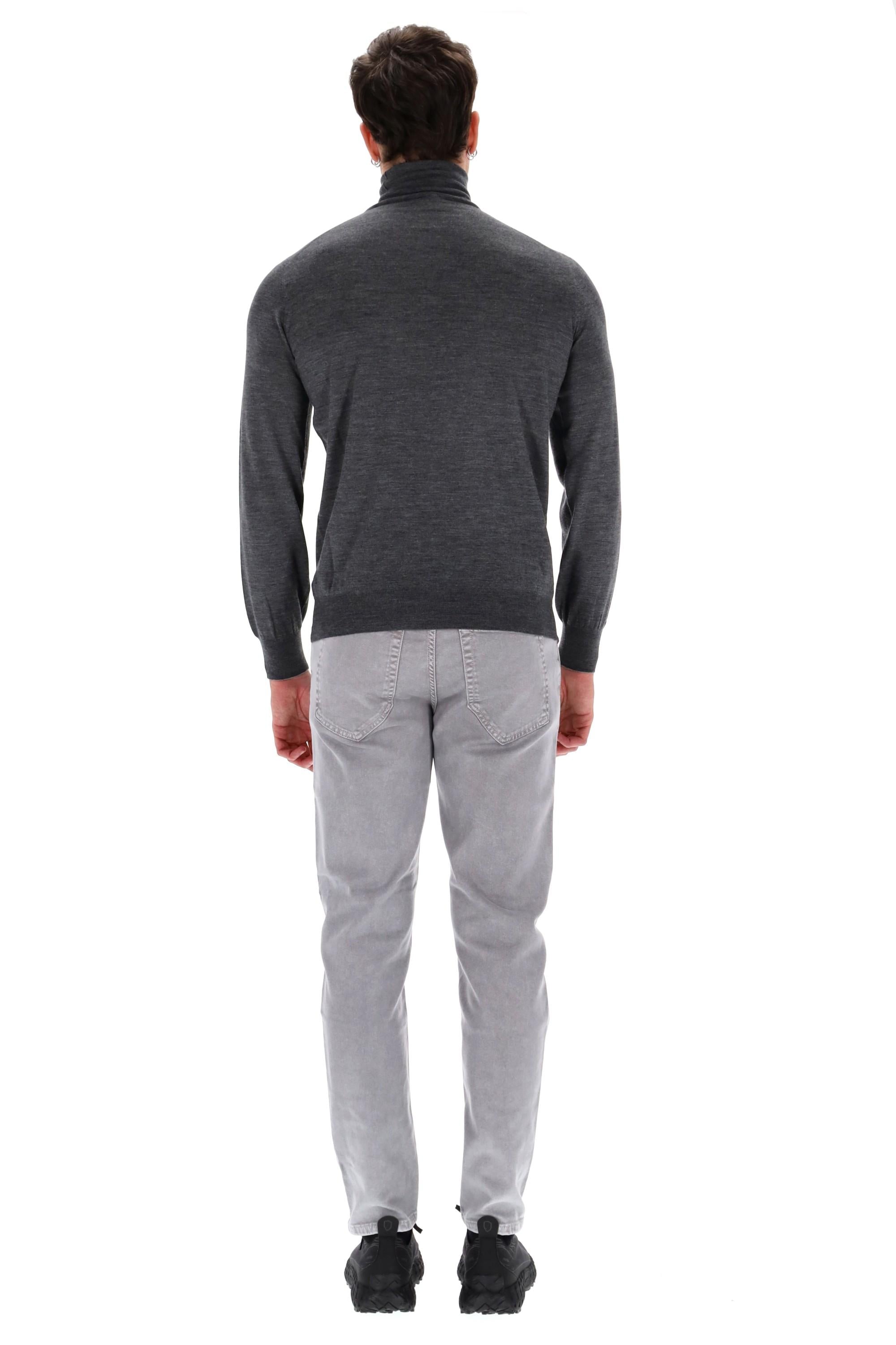 Maglia dolcevita in lana-cashmere in finezza M2400103 C079C Brunello Cucinelli 