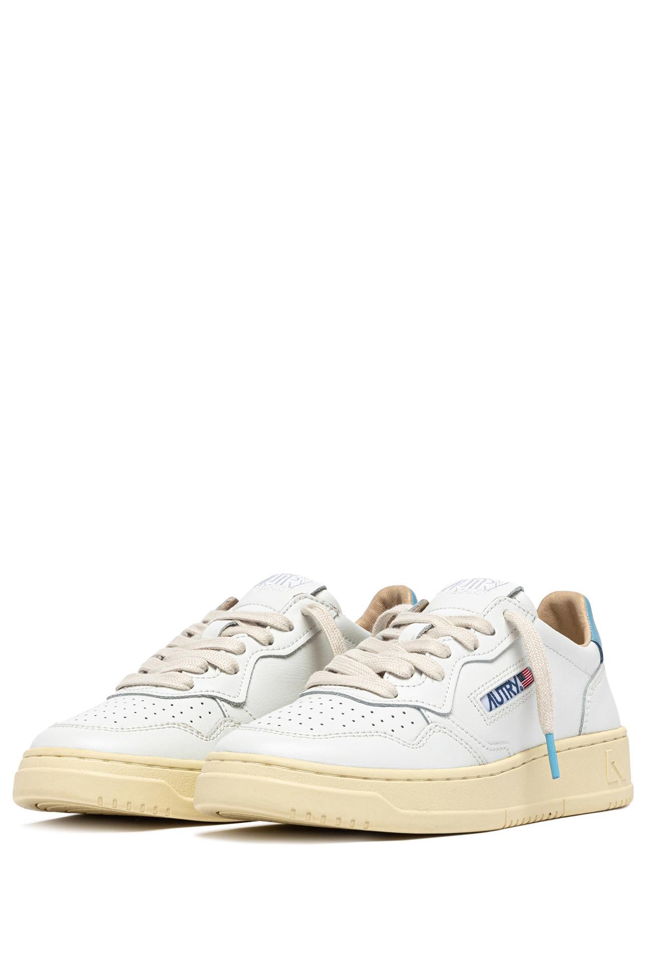 Autry Sneaker Medalist in pelle talloncino azzurro con scritta special AULMTB01 WHT/FORGET 