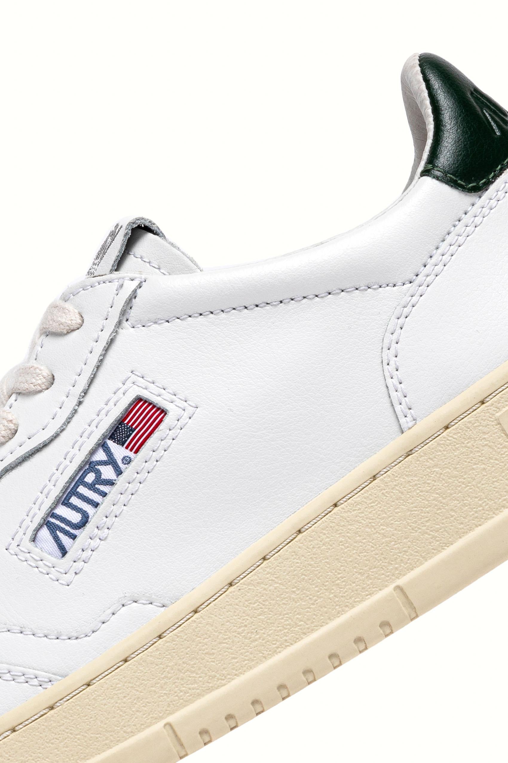 Autry Sneaker Medalist in pelle talloncino verde AULM LL47 WHT/MOUNT 