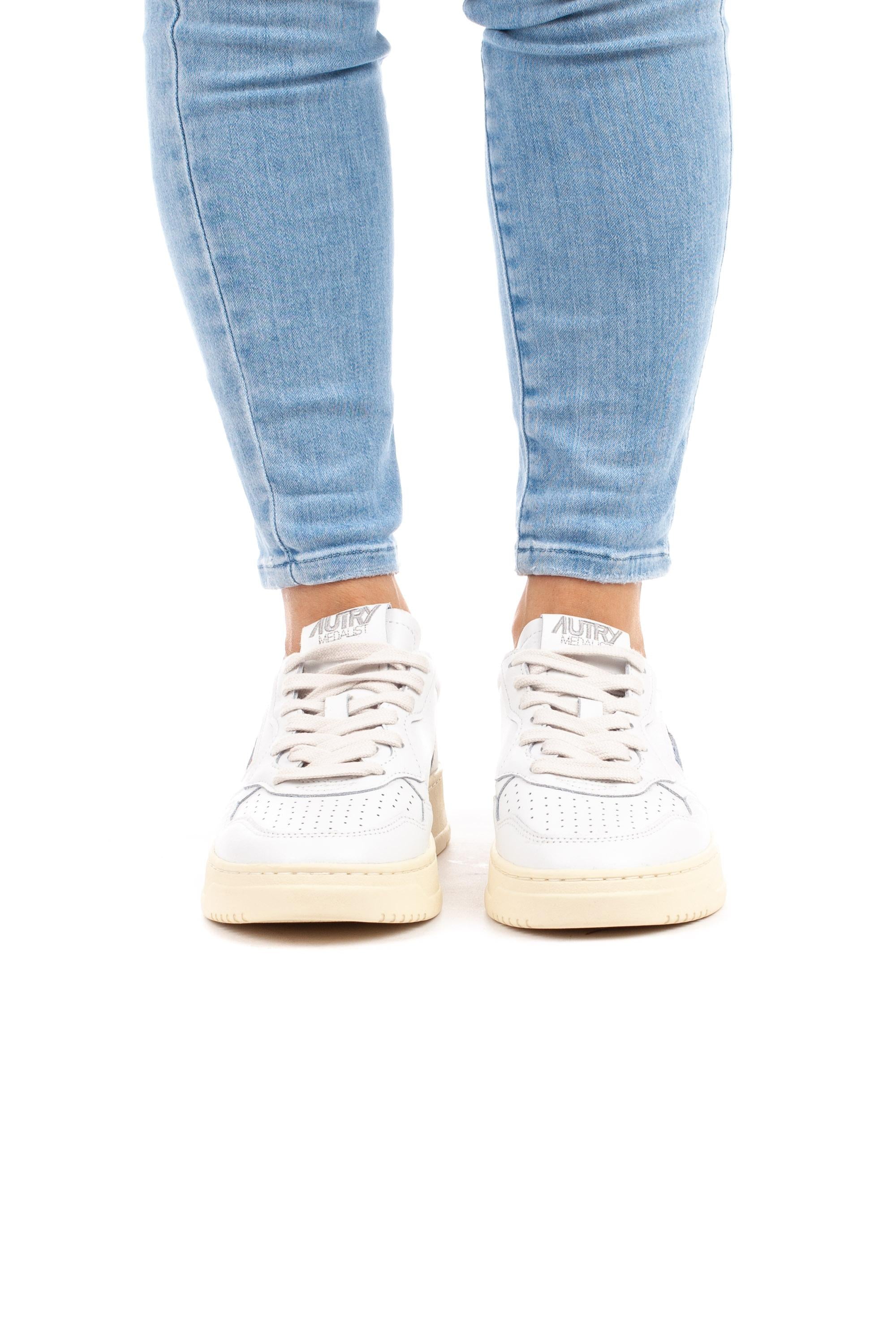 Autry Sneaker Medalist donna in pelle talloncino nero AULW - LL22 WHT/BLACK 