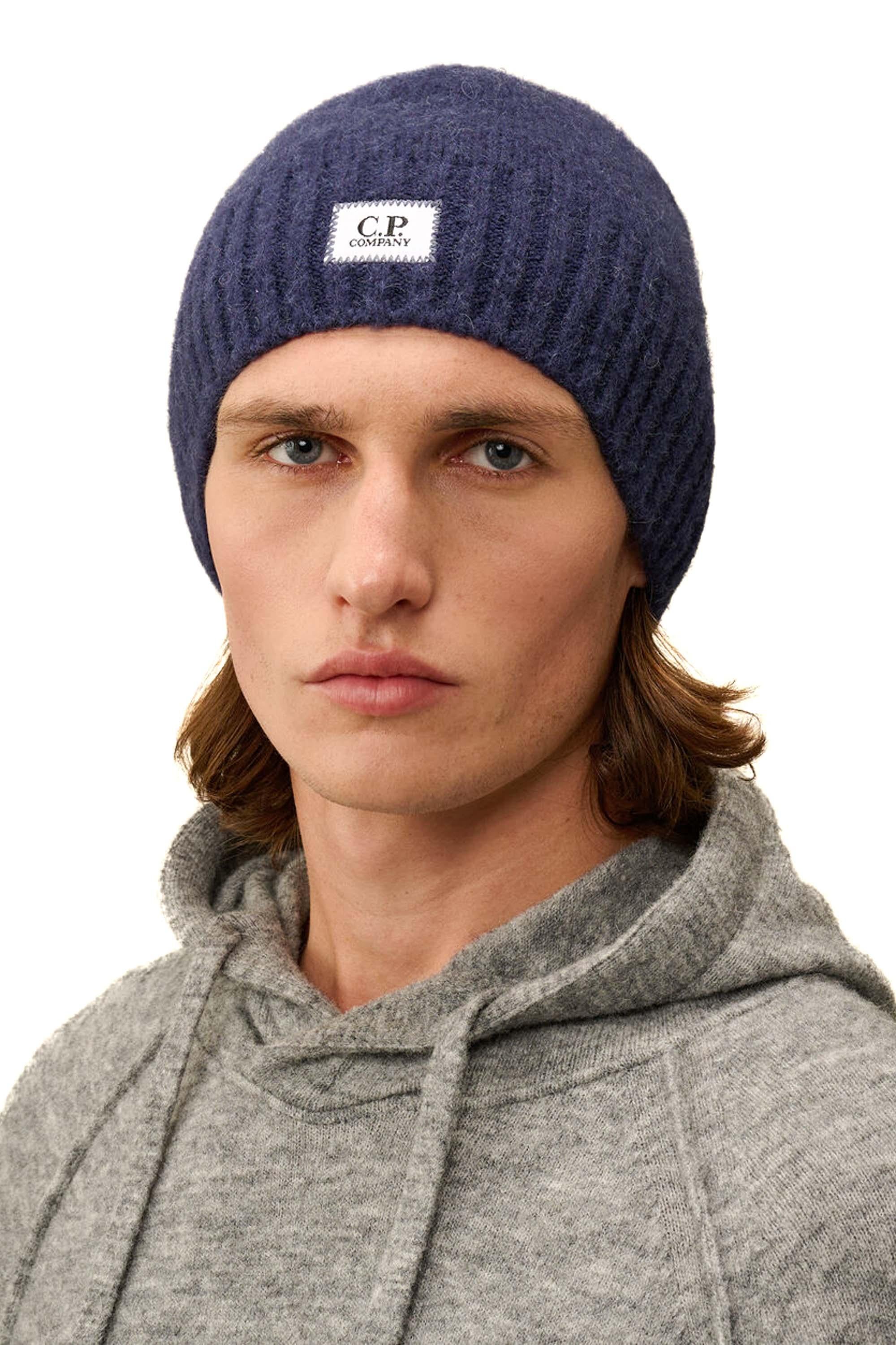Beanie in alpaca con logo frontale CMAC302A 110216A 887 CP Company 