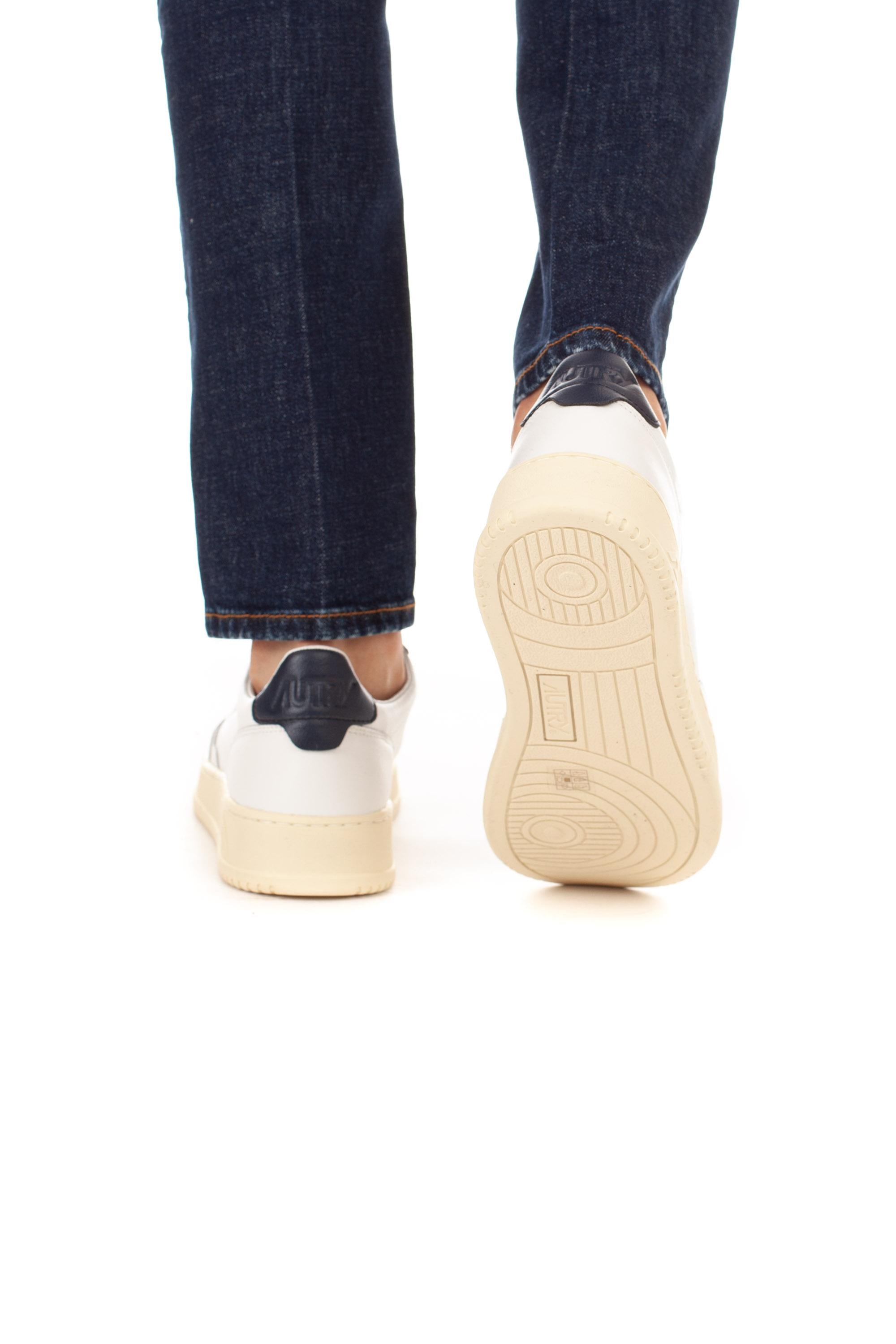 Sneaker Medalist in pelle talloncino blu AULM - LL12 WHT/SPACE Autry 